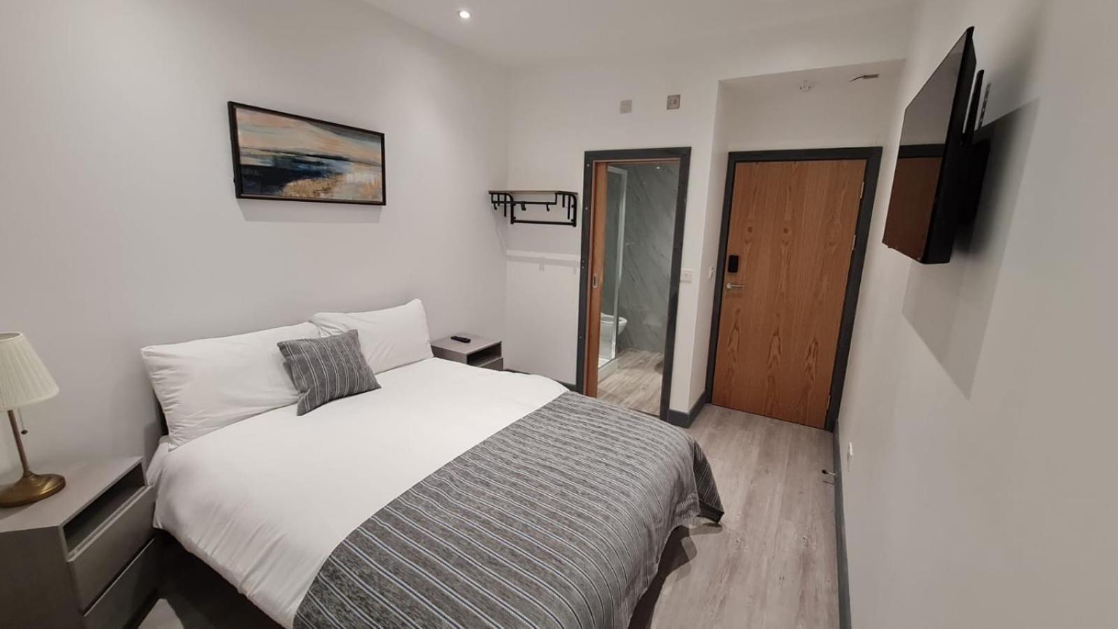 Double Room Private Bathroom
