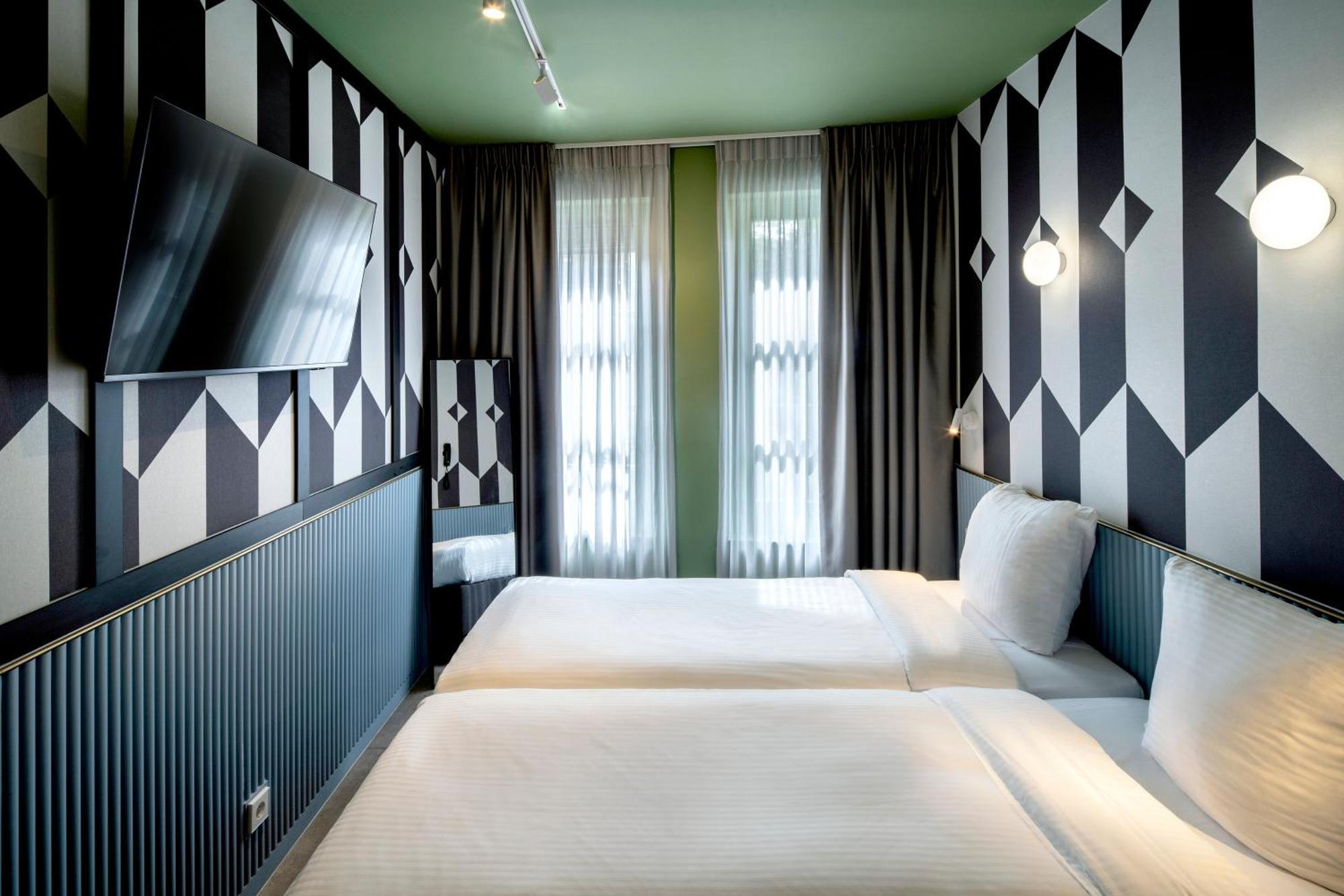 Twin Room,1631462347:JPEG