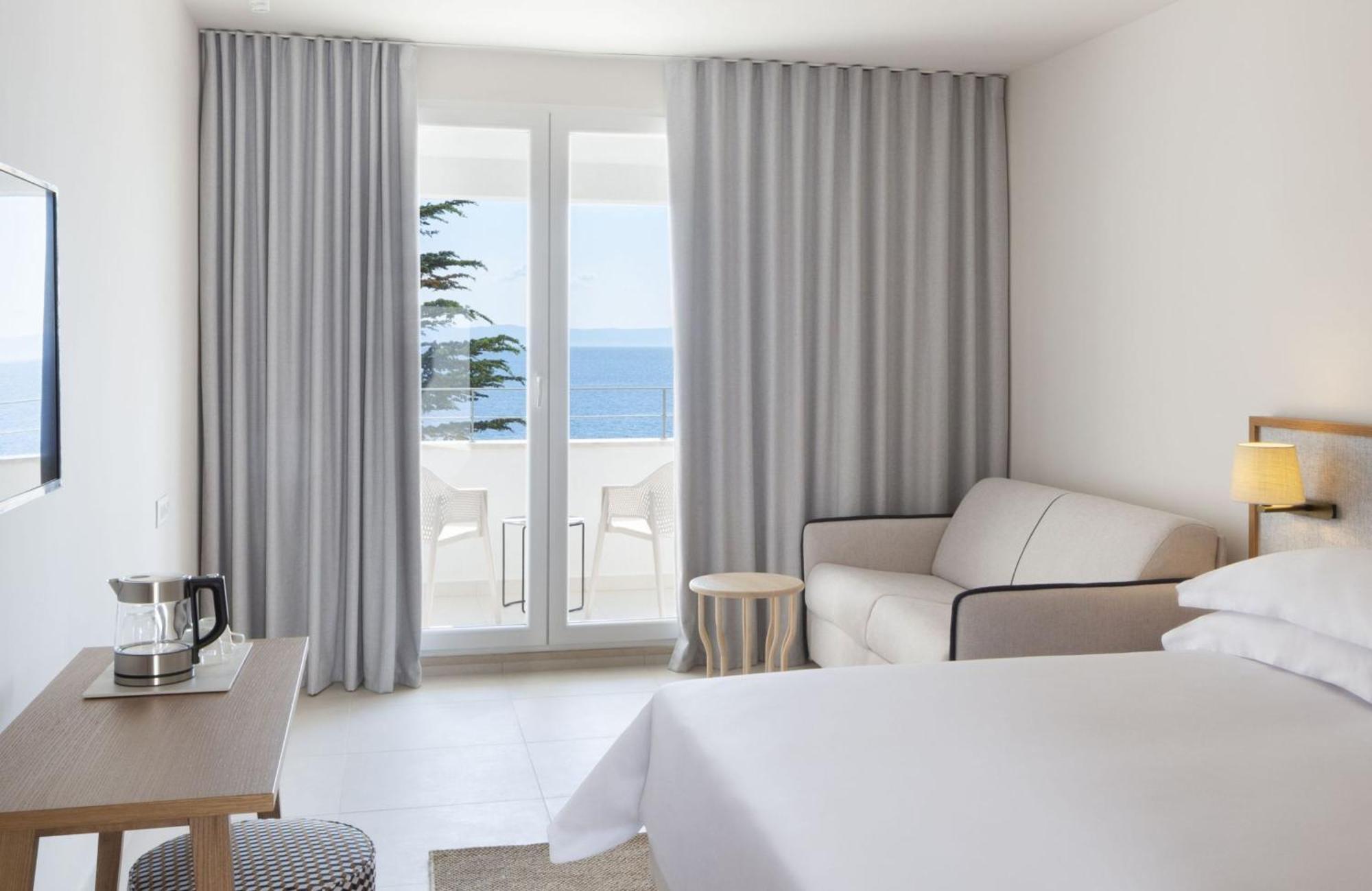 Superior Double  Room with Balcony with Side Sea View