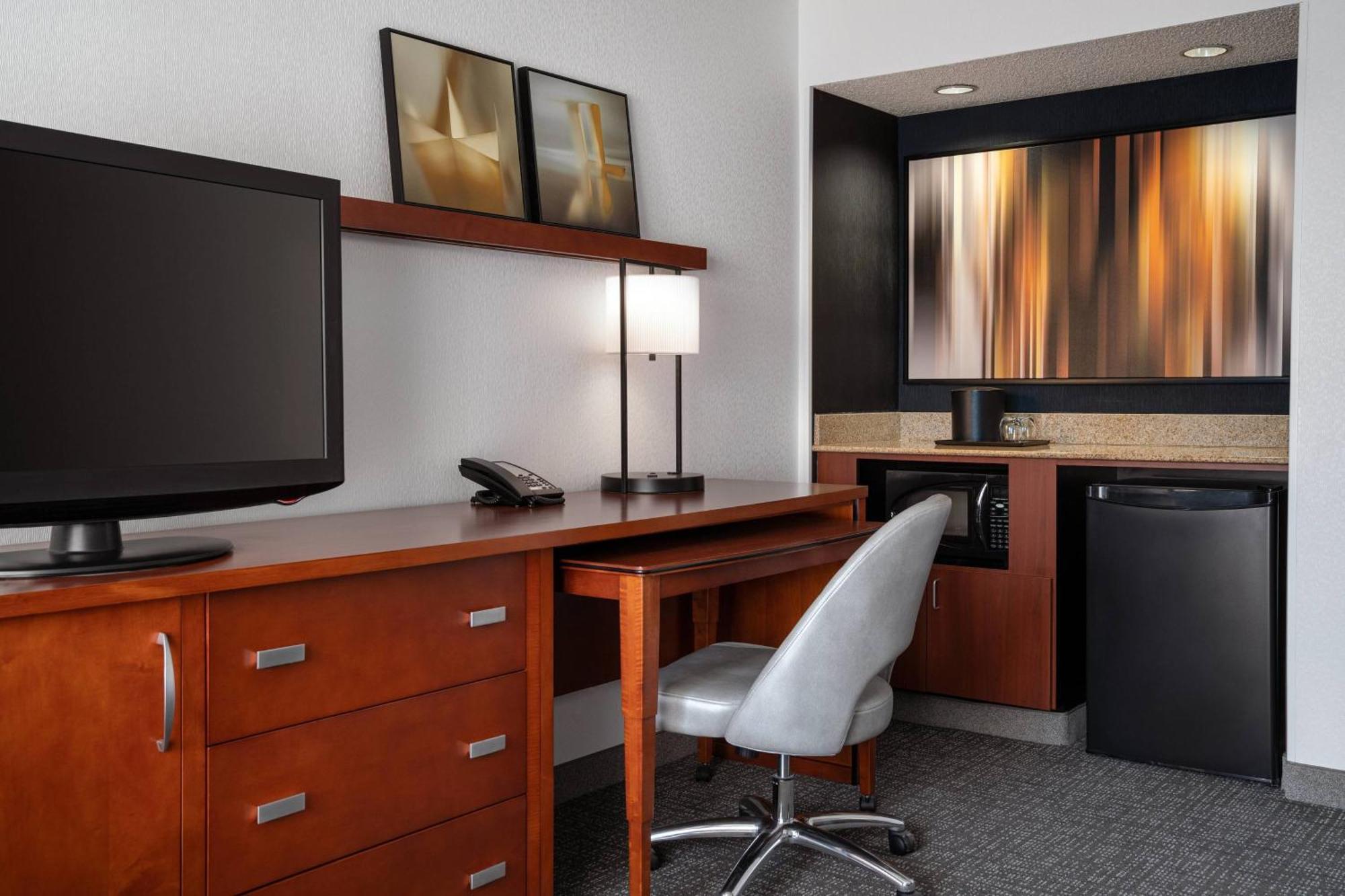 Suite, 1 King, Sofa bed