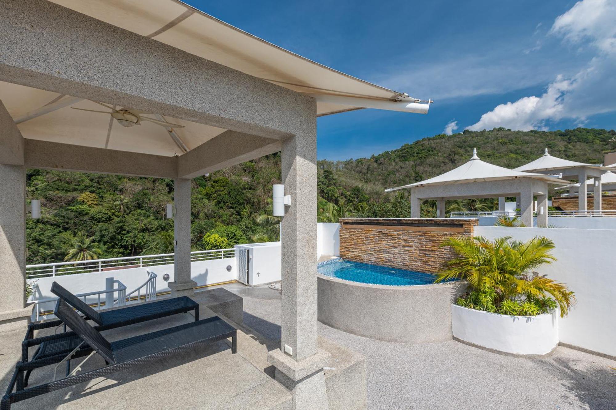 1 Bedroom Penthouse Suite with Rooftop Jacuzzi