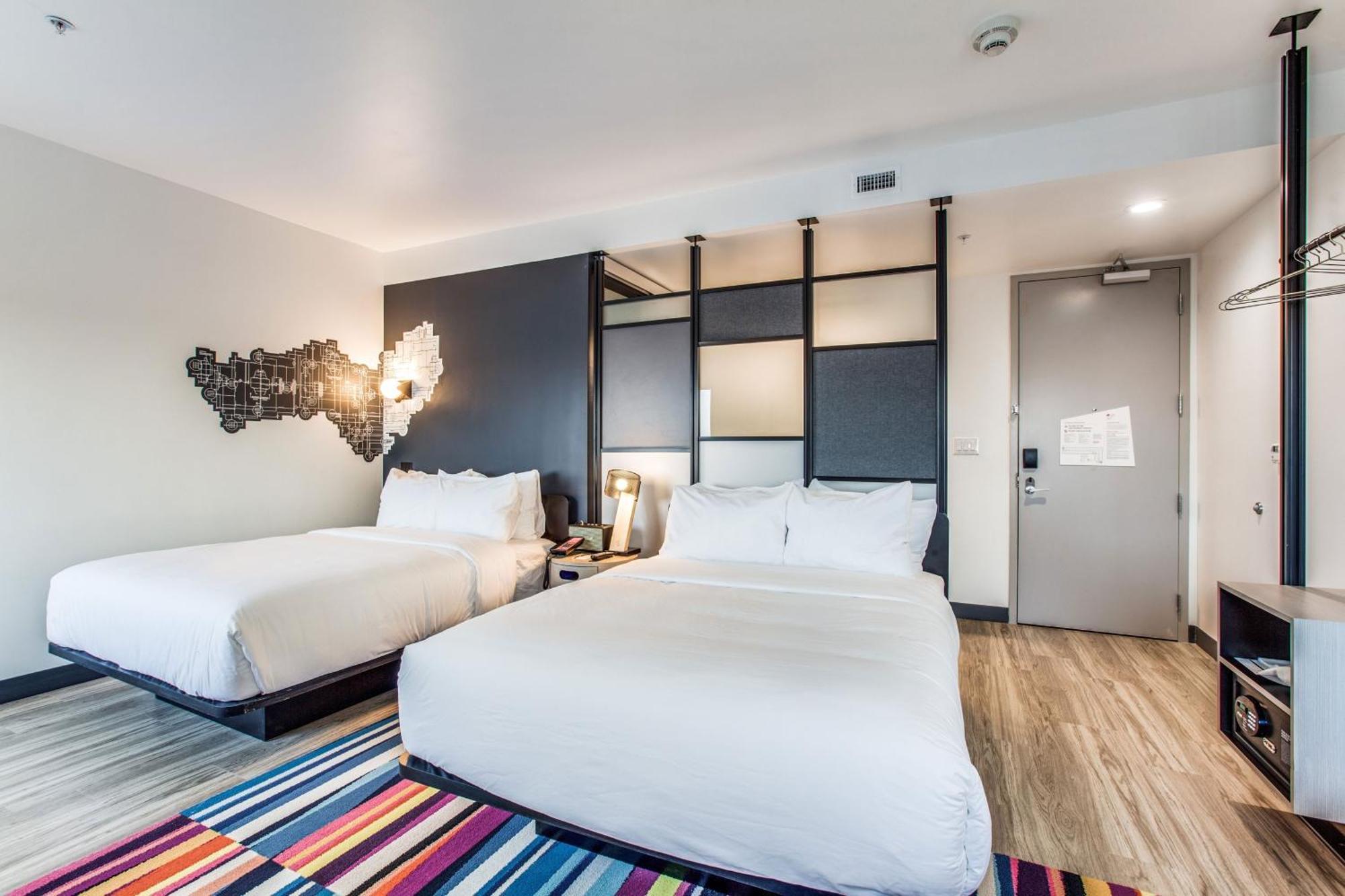 Queen Room with Two Queen Beds - Hearing Accessible