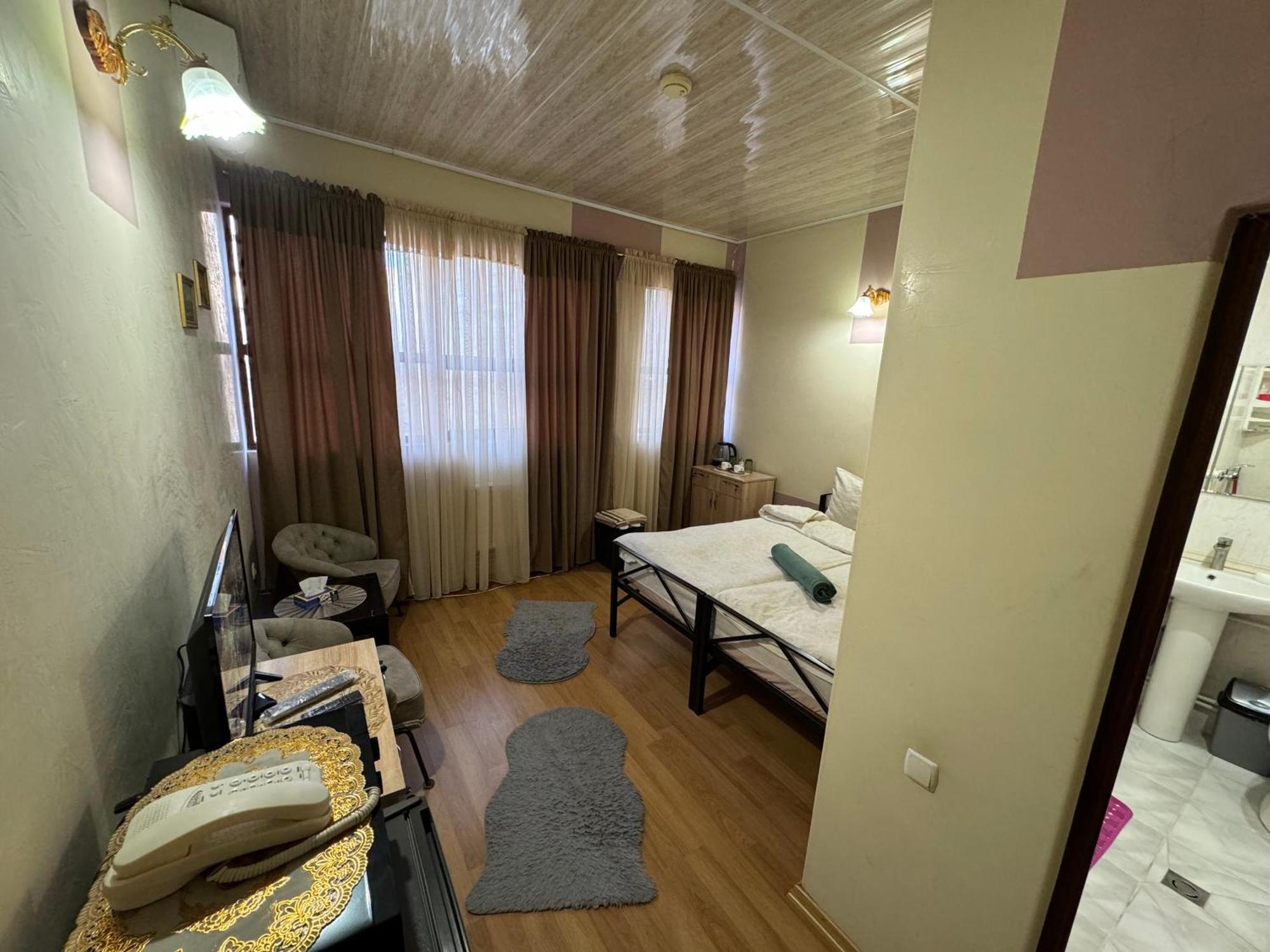 Double Room Private Bathroom