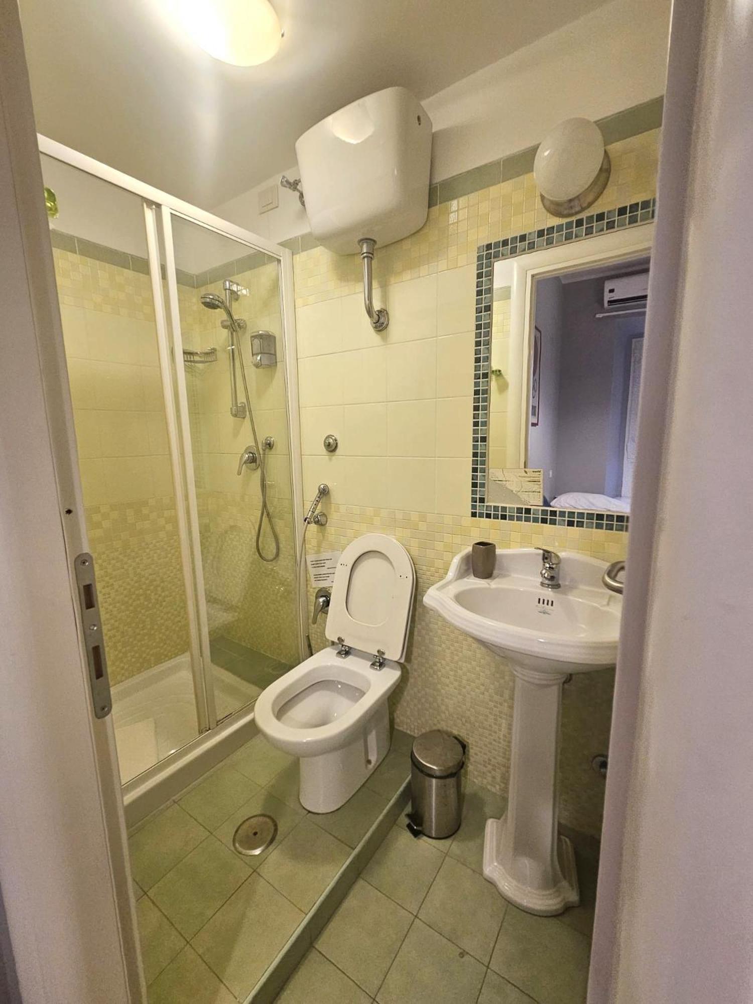 Single Room Private Bathroom