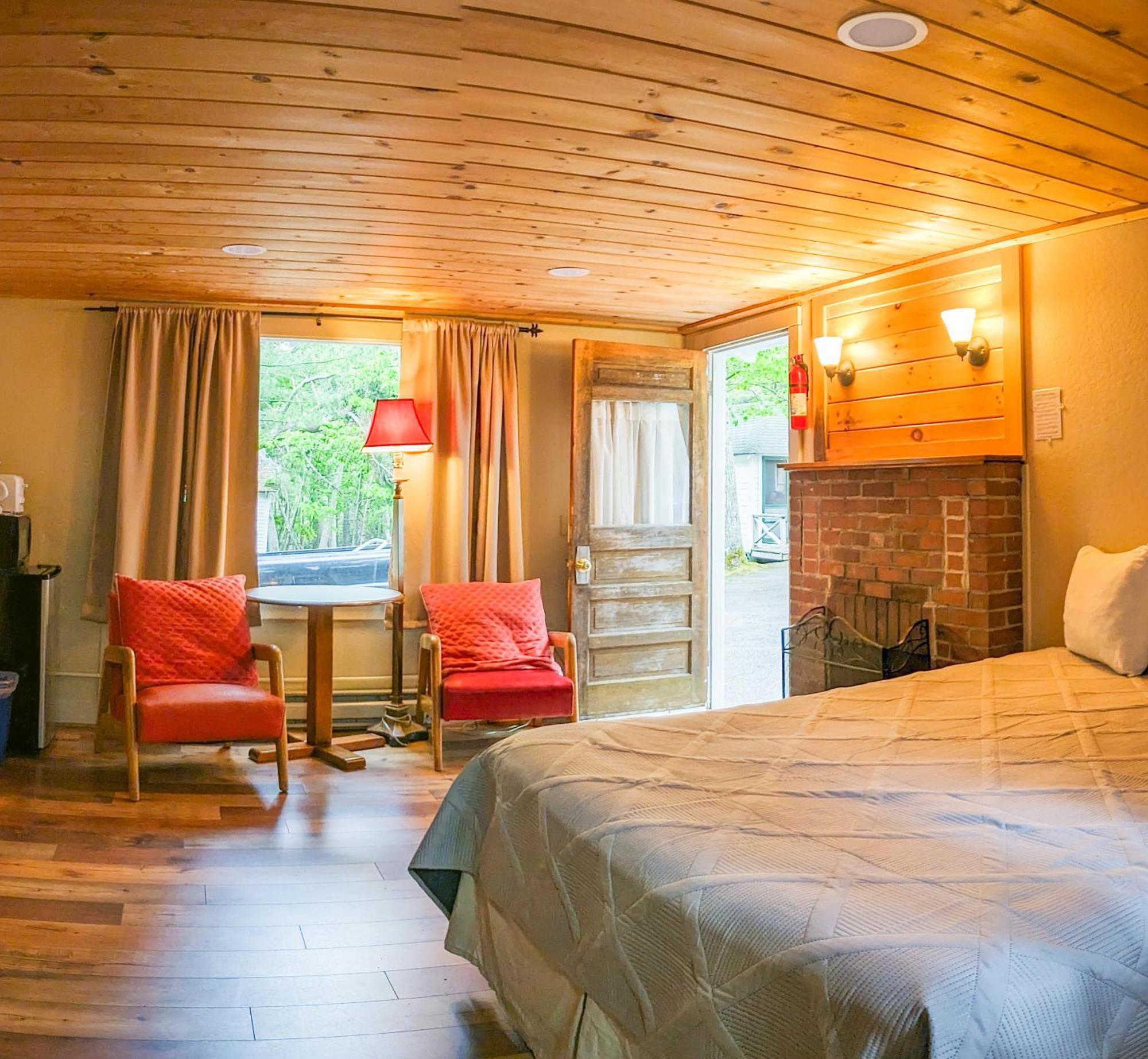 One Bedroom Cabin Studio Pet Friendly