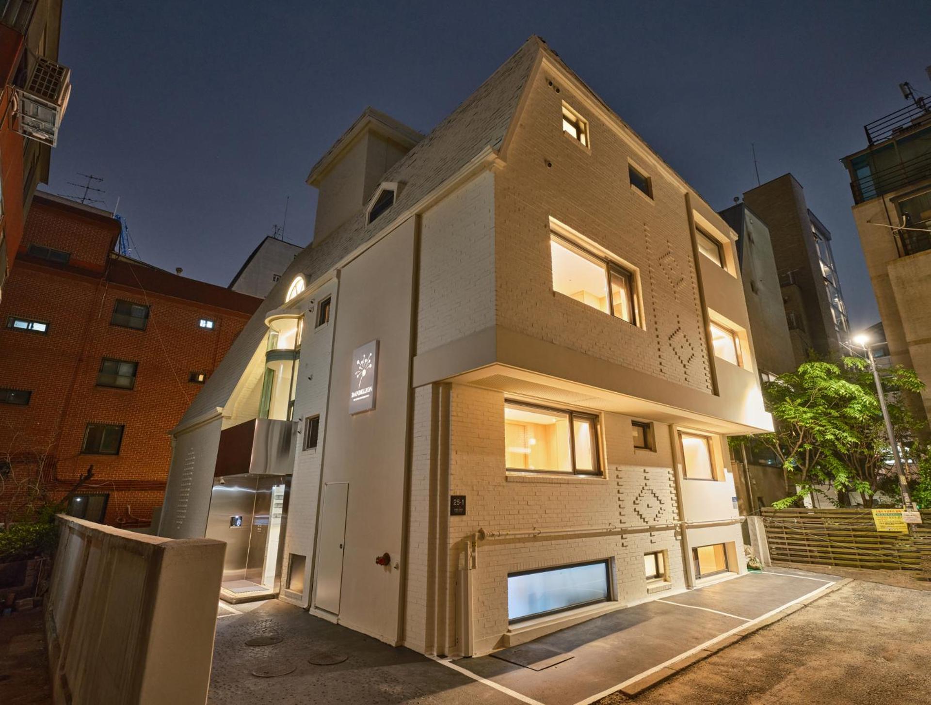 Deluxe Family 2F - Courtyard View