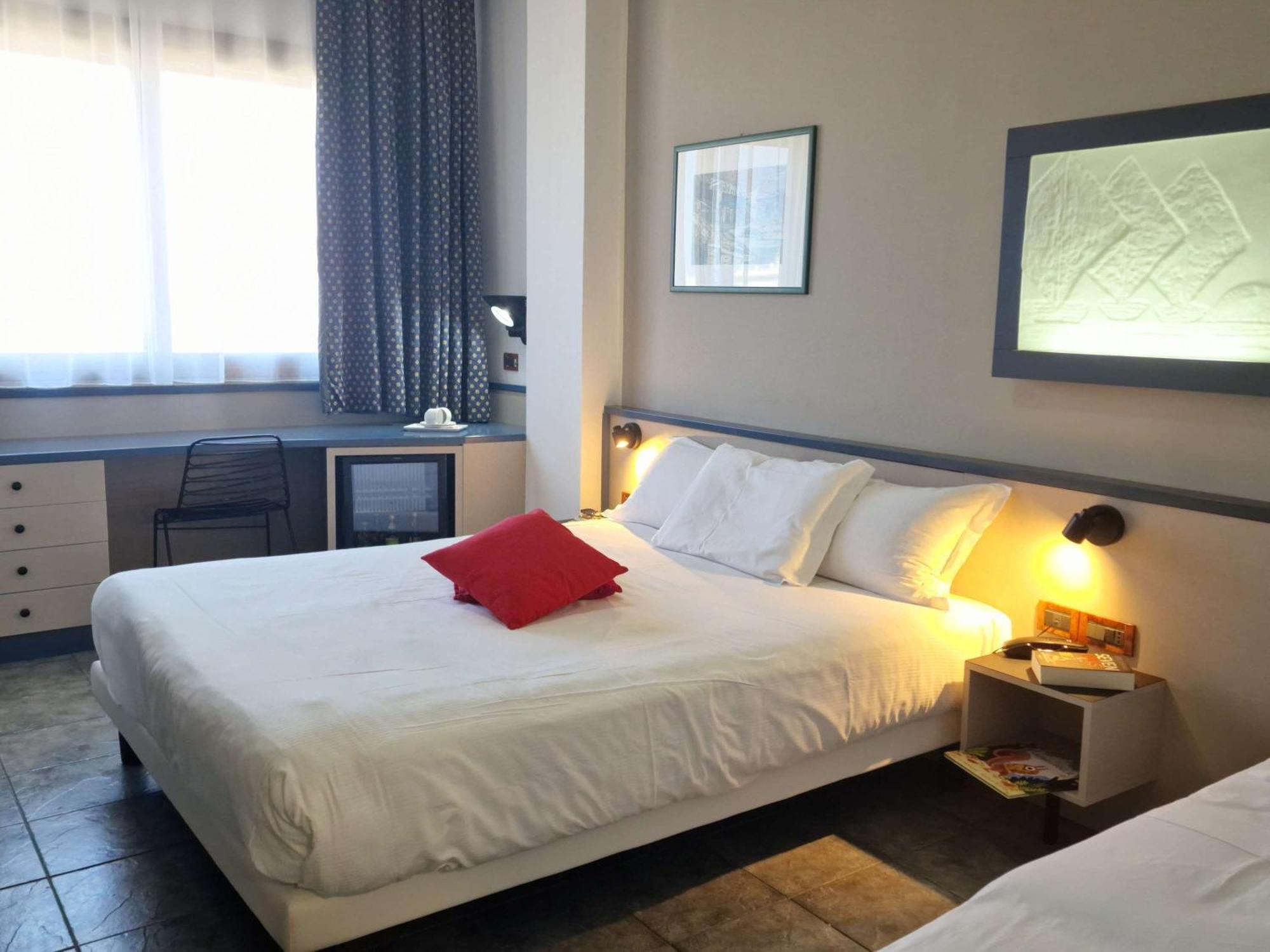Standard Double Room Harbour View,1632205716:JPEG