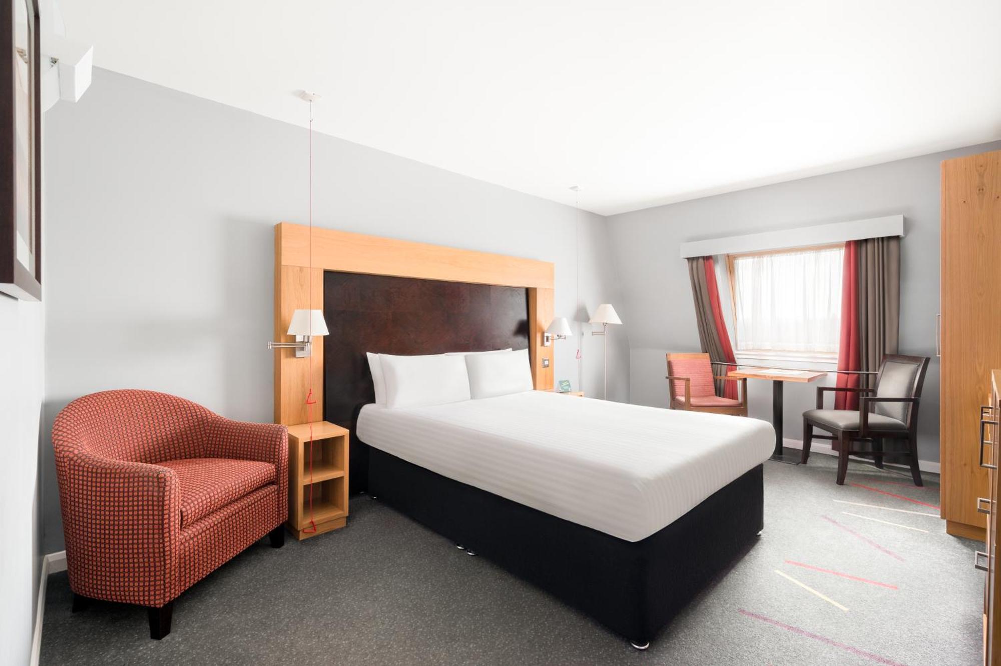 Standard Queen Room