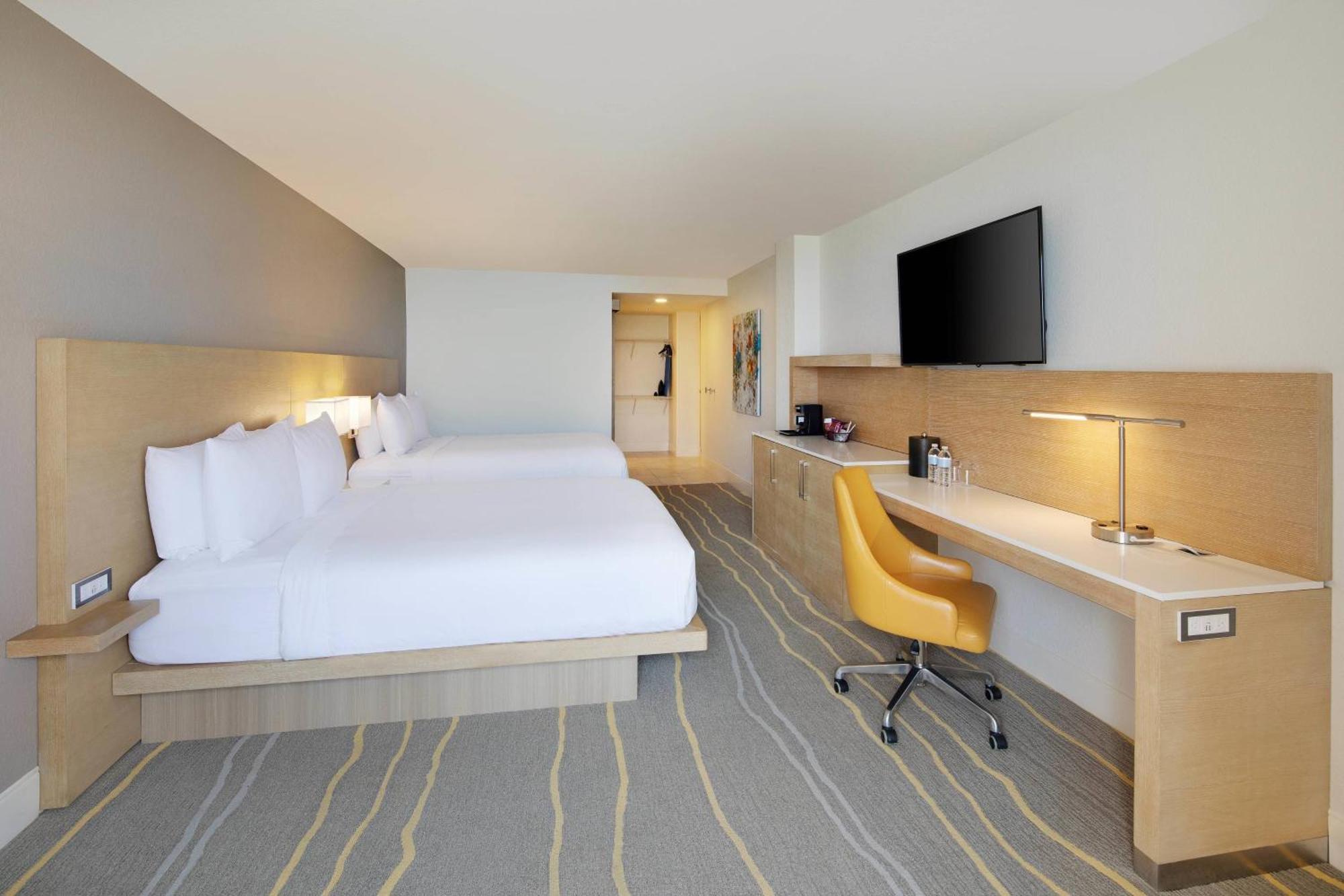 Zimmer mit Queensize-Bett und Balkon - Meerseite