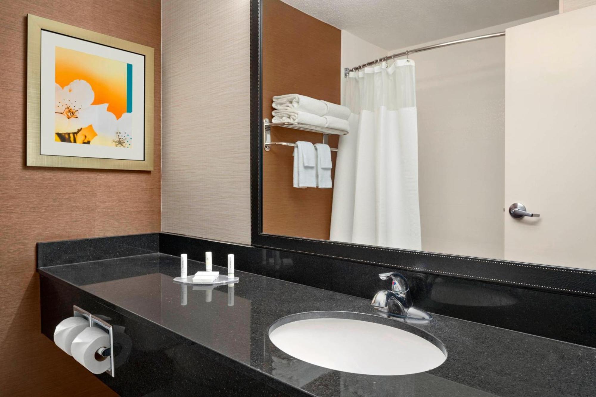 Queen Room with Two Queen Beds - Hearing Accessible