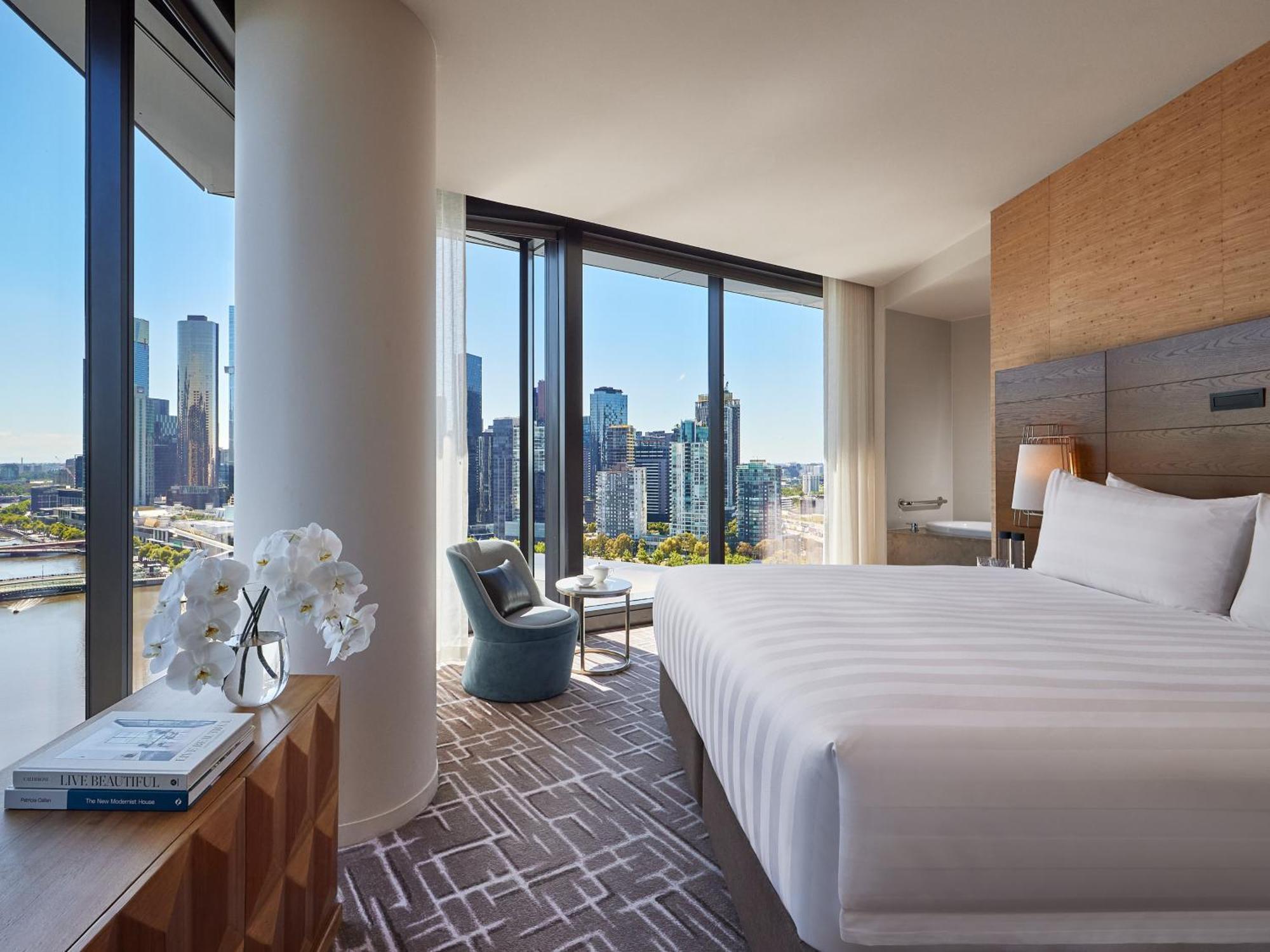 Panoramic Suite Club Lounge Access