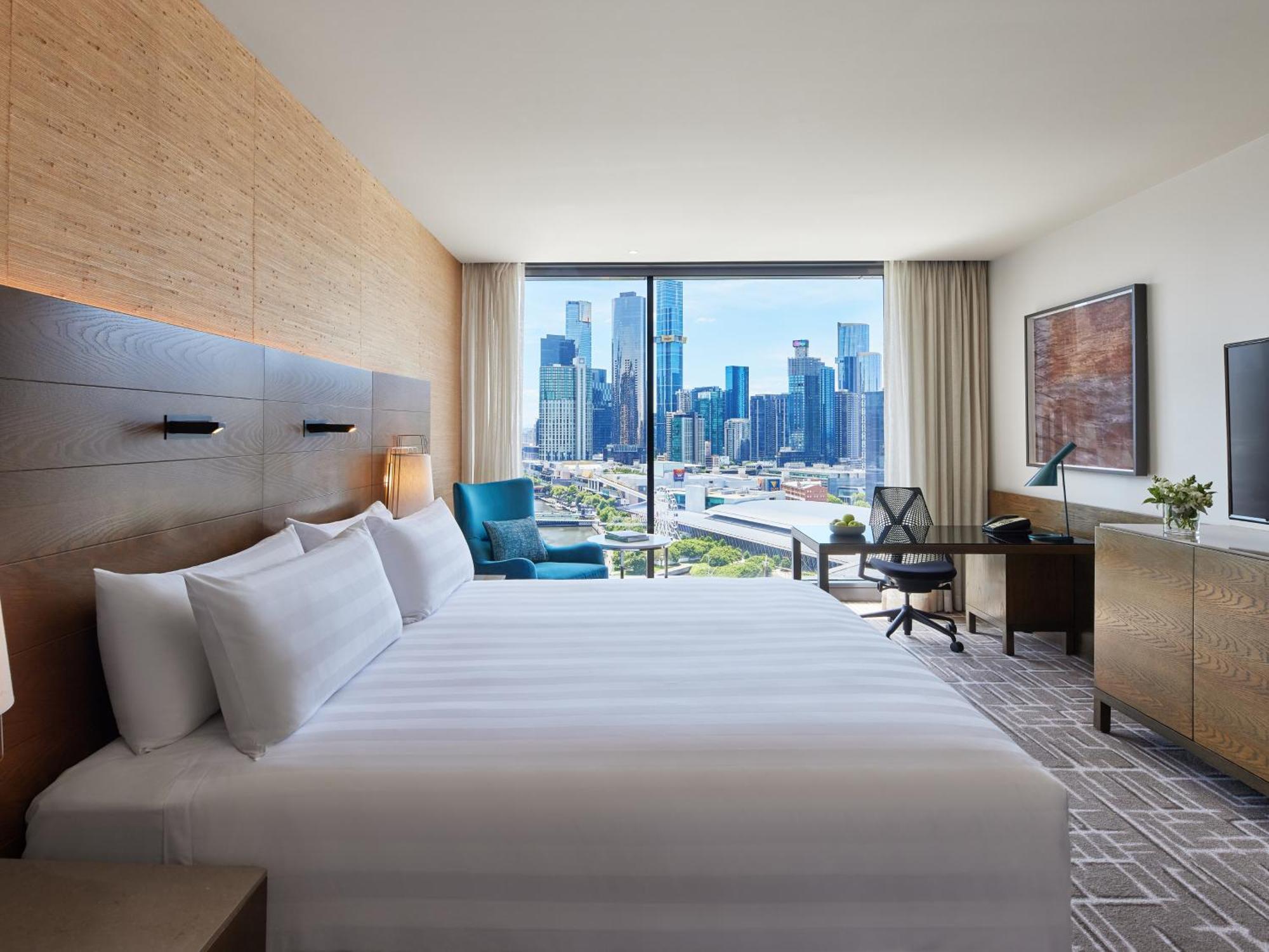 Premier King Room City Skyline View