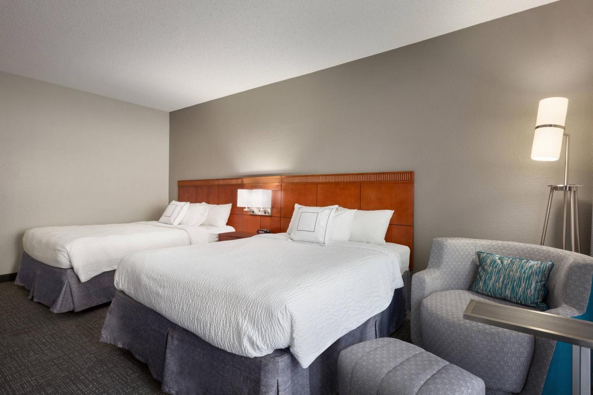 Queen Room Two Queen Beds Bathtub Mobility Access or Hearing Accessible