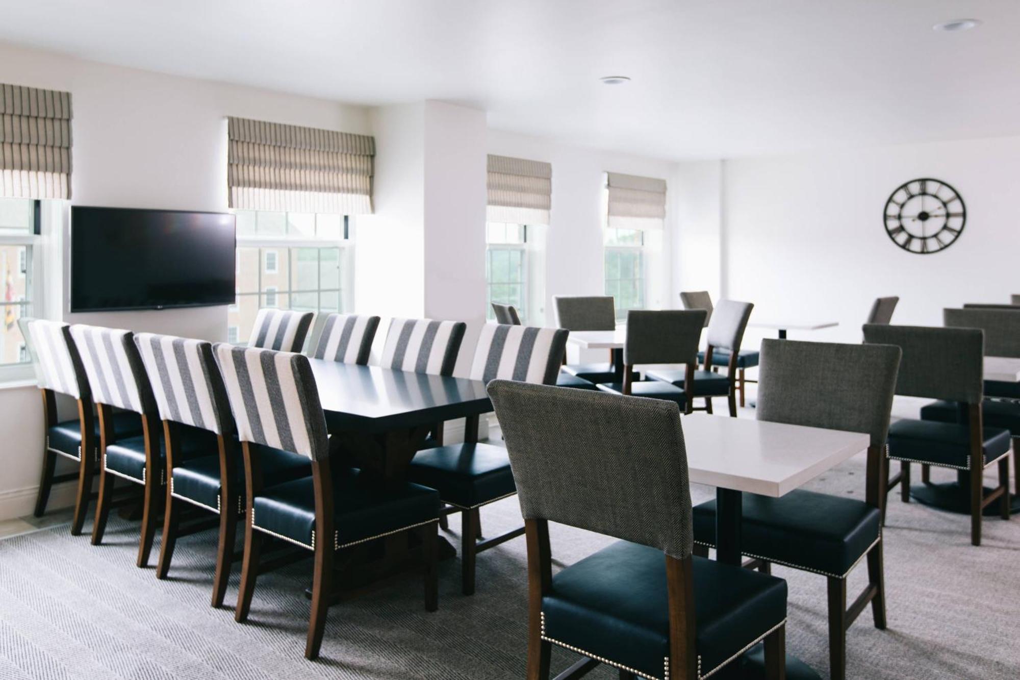 King or Queen Room - Concierge Level