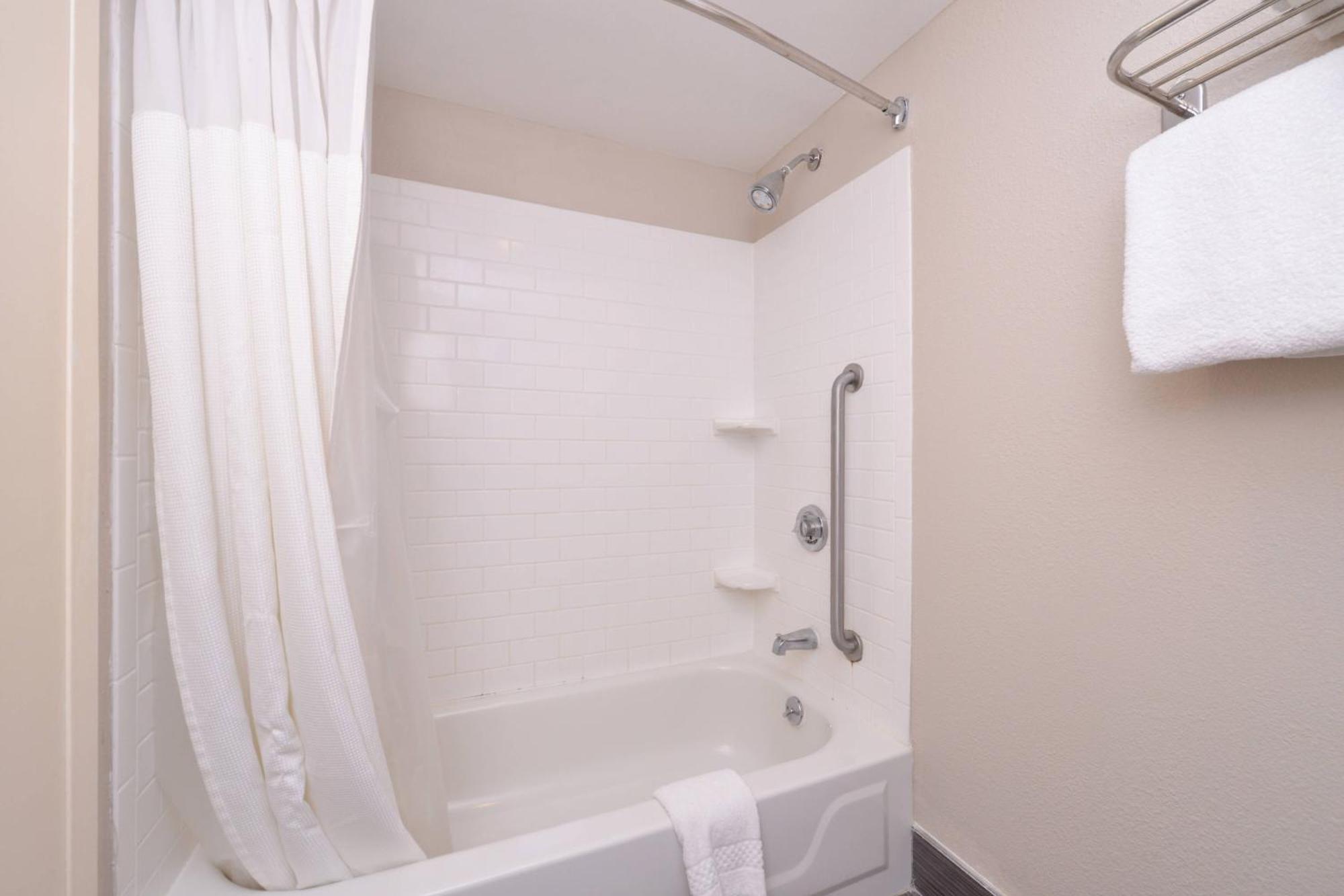 King Room with Transfer Shower and Roll-In Shower - Mobility Access/Hearing Accessible