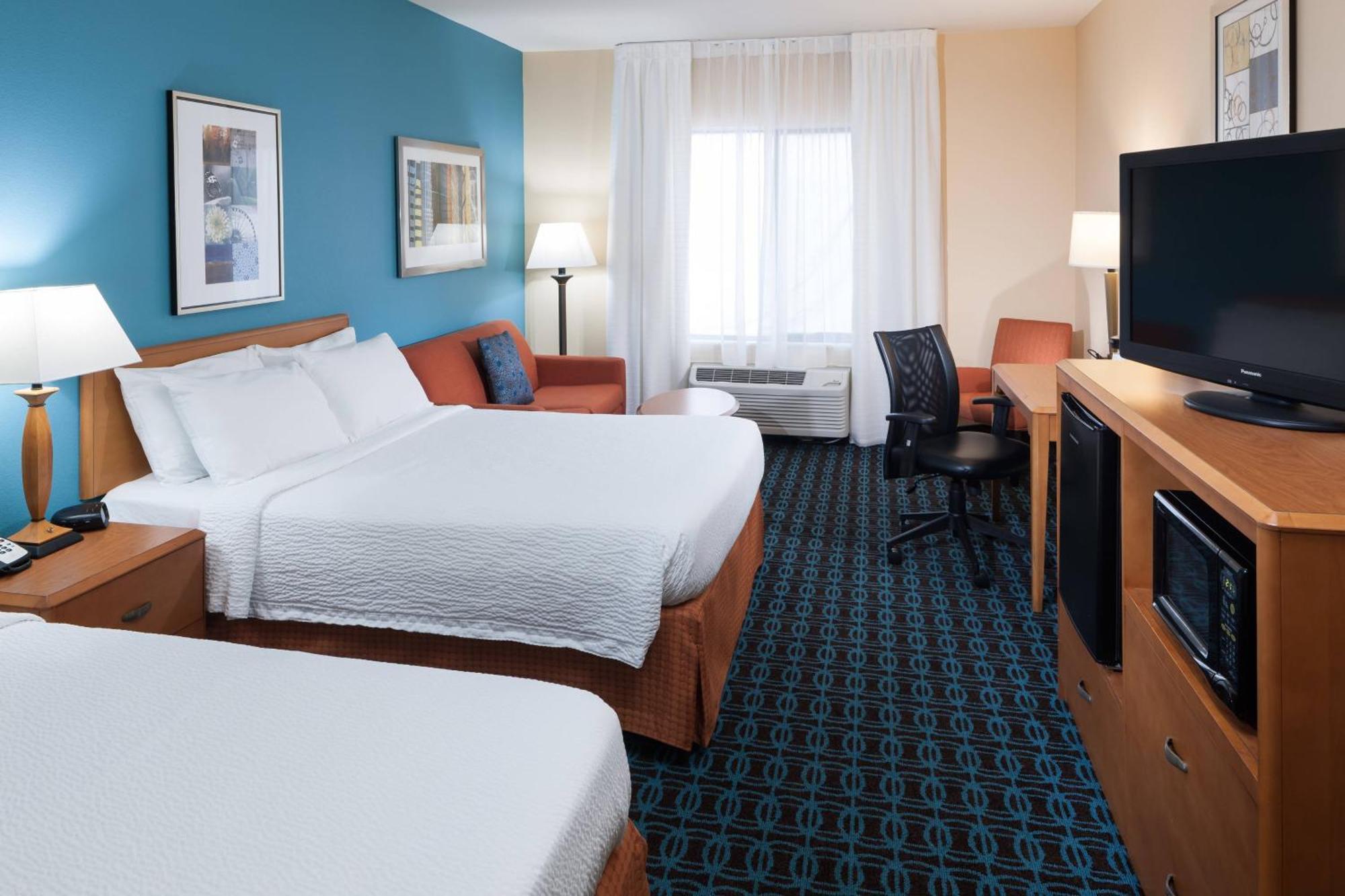 Queen Room with Two Queen Beds and Bathtub - Mobility Access