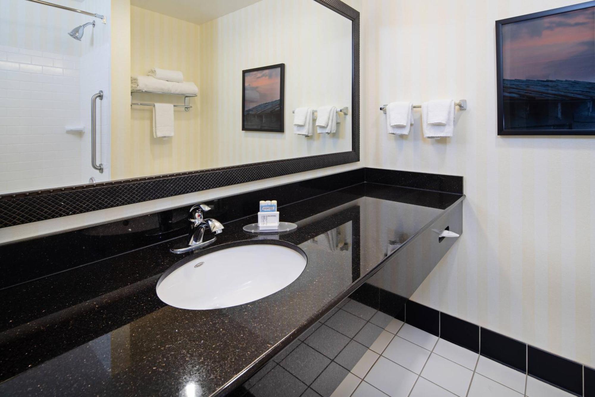 Queen Room with Two Queen Beds and Bathtub - Mobility Access/Hearing Accessible