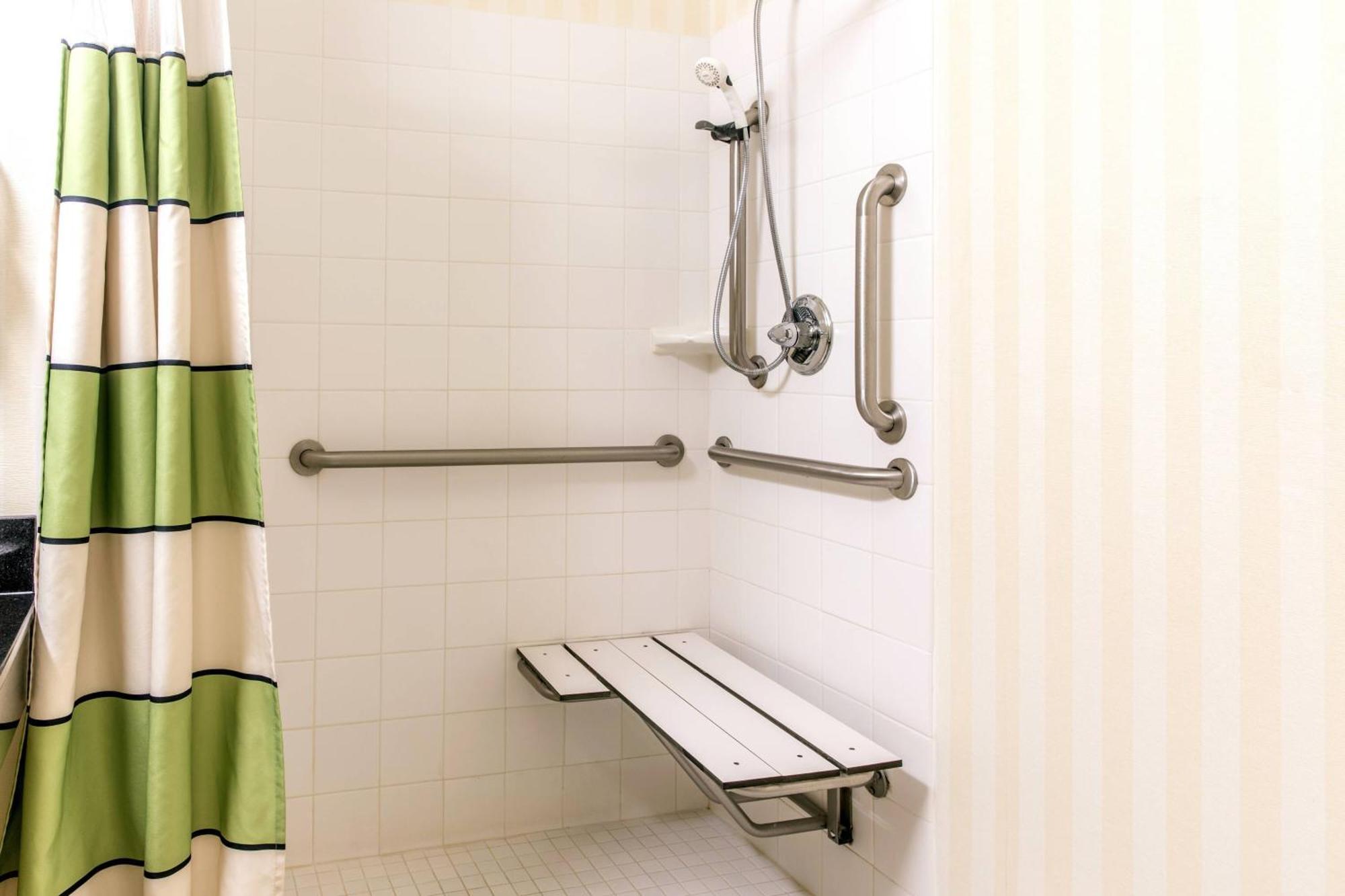 King Room with Bathtub - Mobility Access/Hearing Accessible