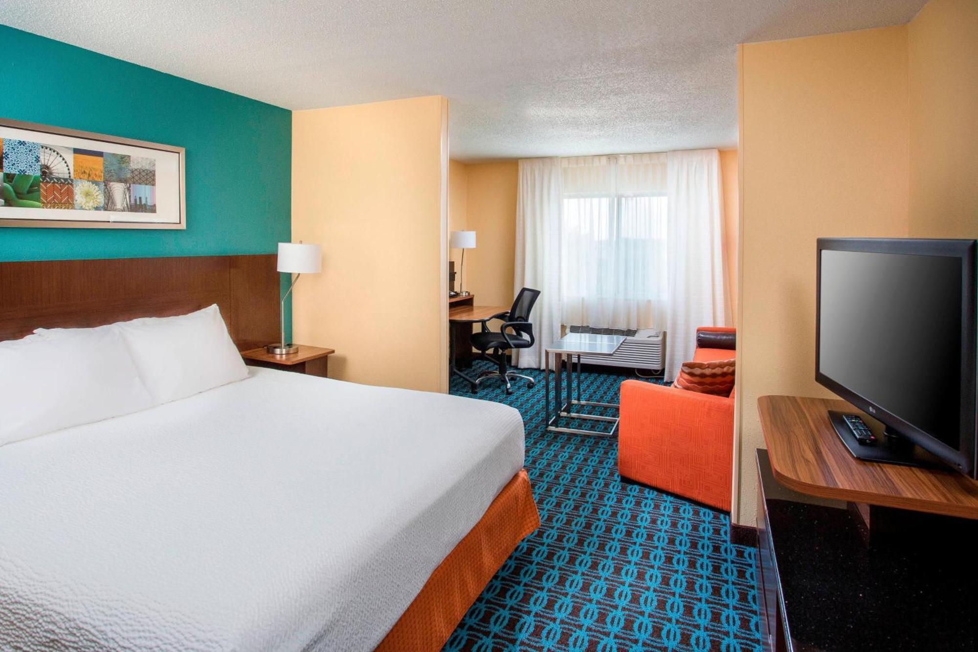 King Suite with Bathtub and Sofa Bed - Mobility Access/Hearing Accessible