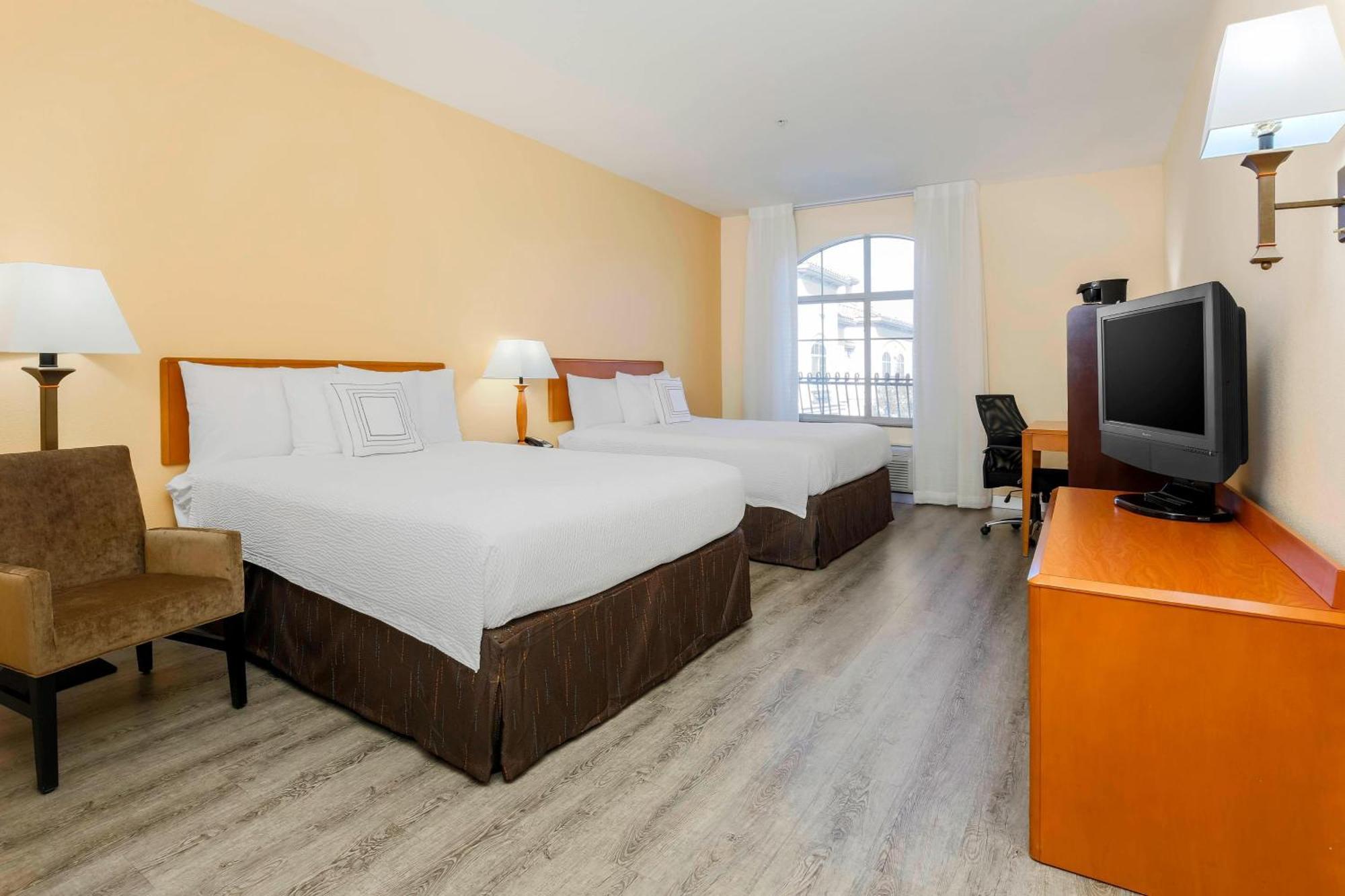 Queen Room with Two Queen Beds and Bathtub - Mobility Access