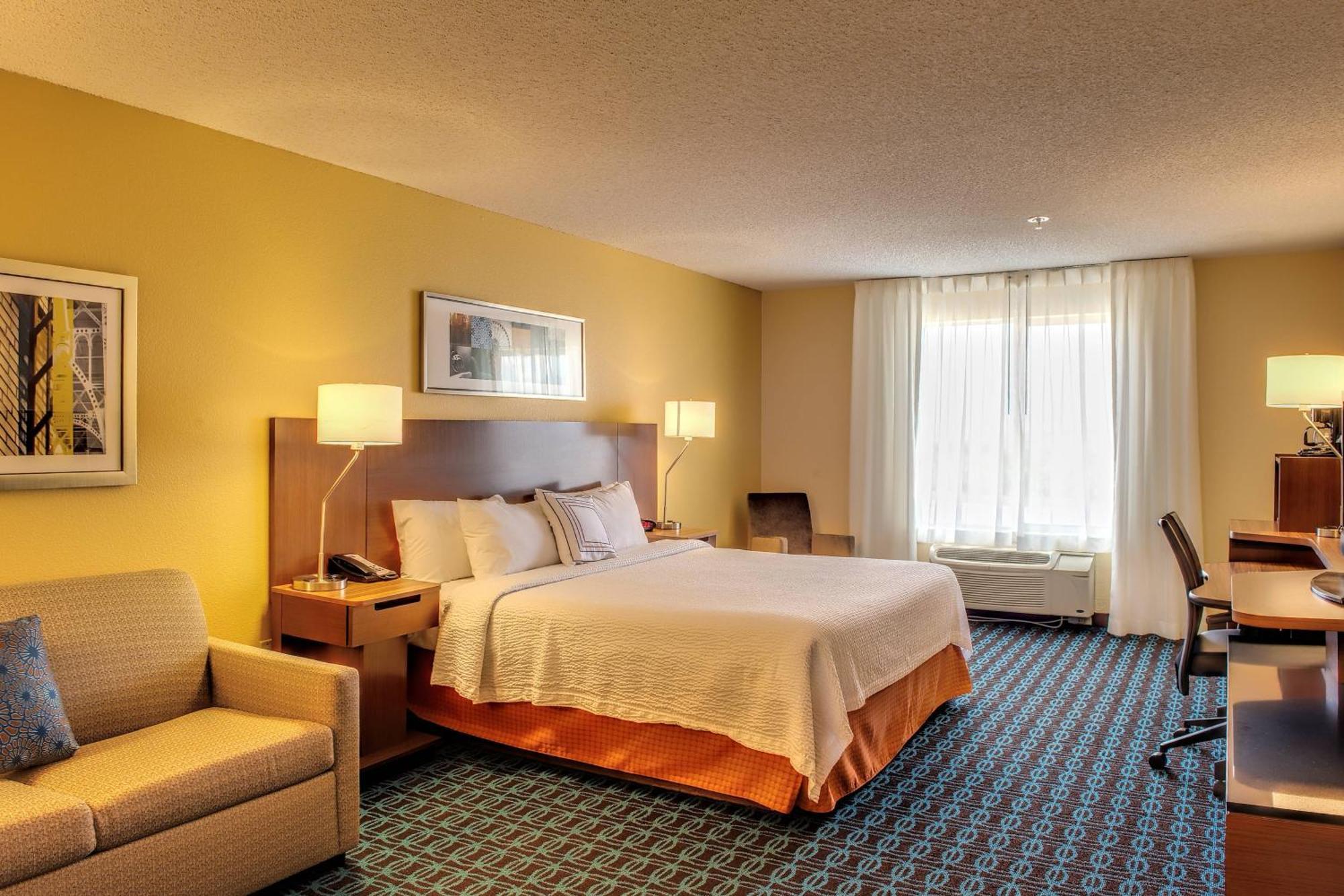 Larger Guest room, 1 King, Sofa bed
