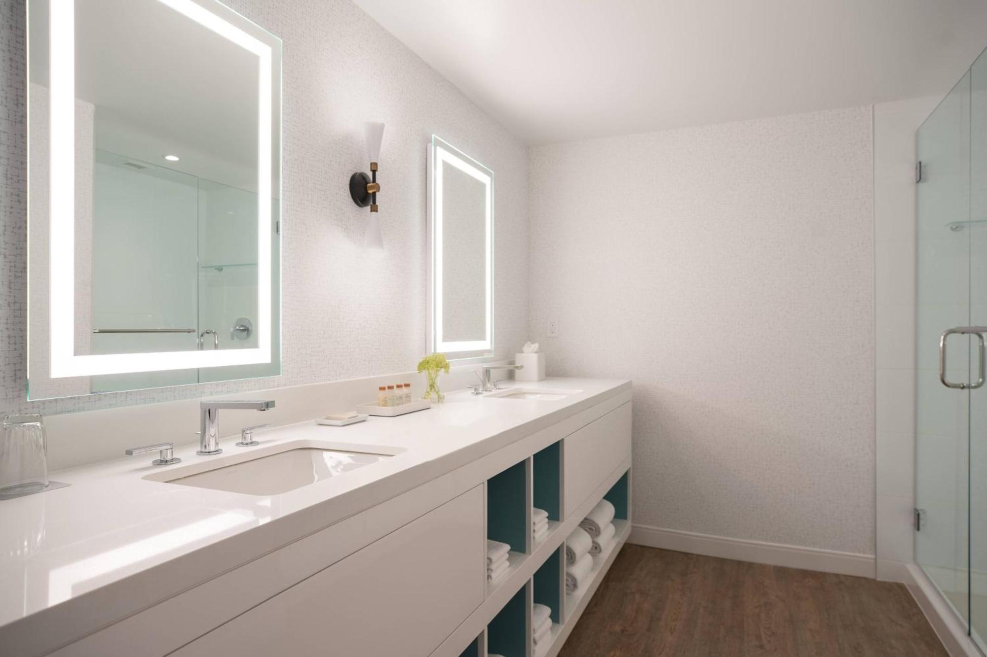 1 Bedroom Studio Suite, 1 King, Sofa bed, Balcony