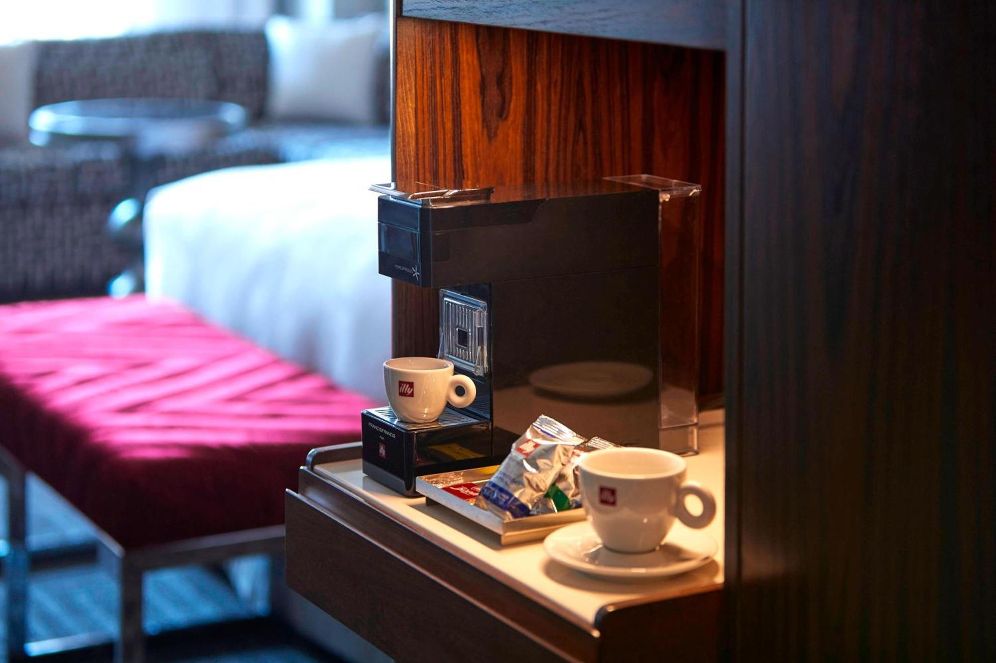 Quarto com 2 Camas Queen-size e Vista da Cidade