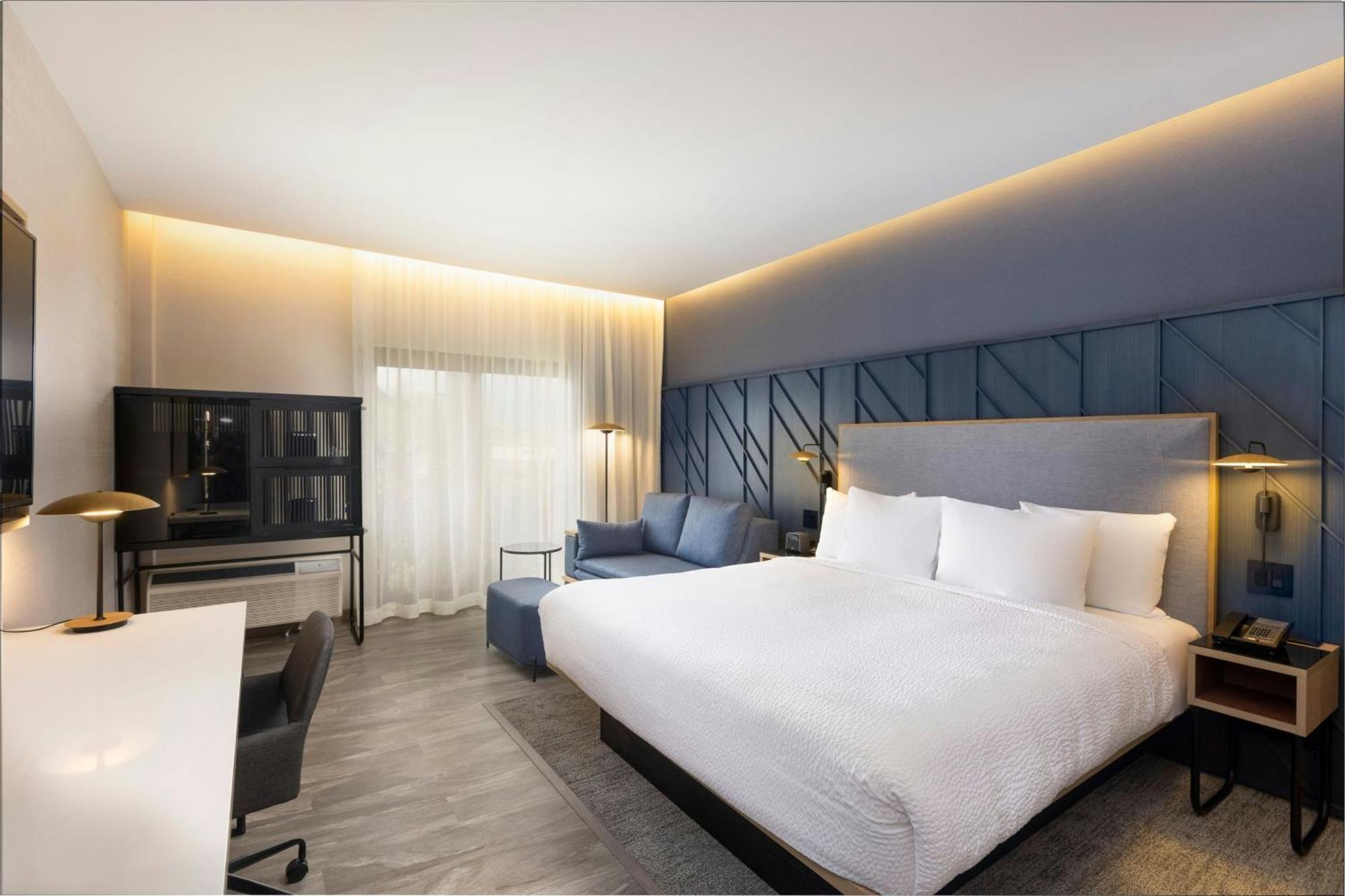 Deluxe King Room,1632245173:JPEG