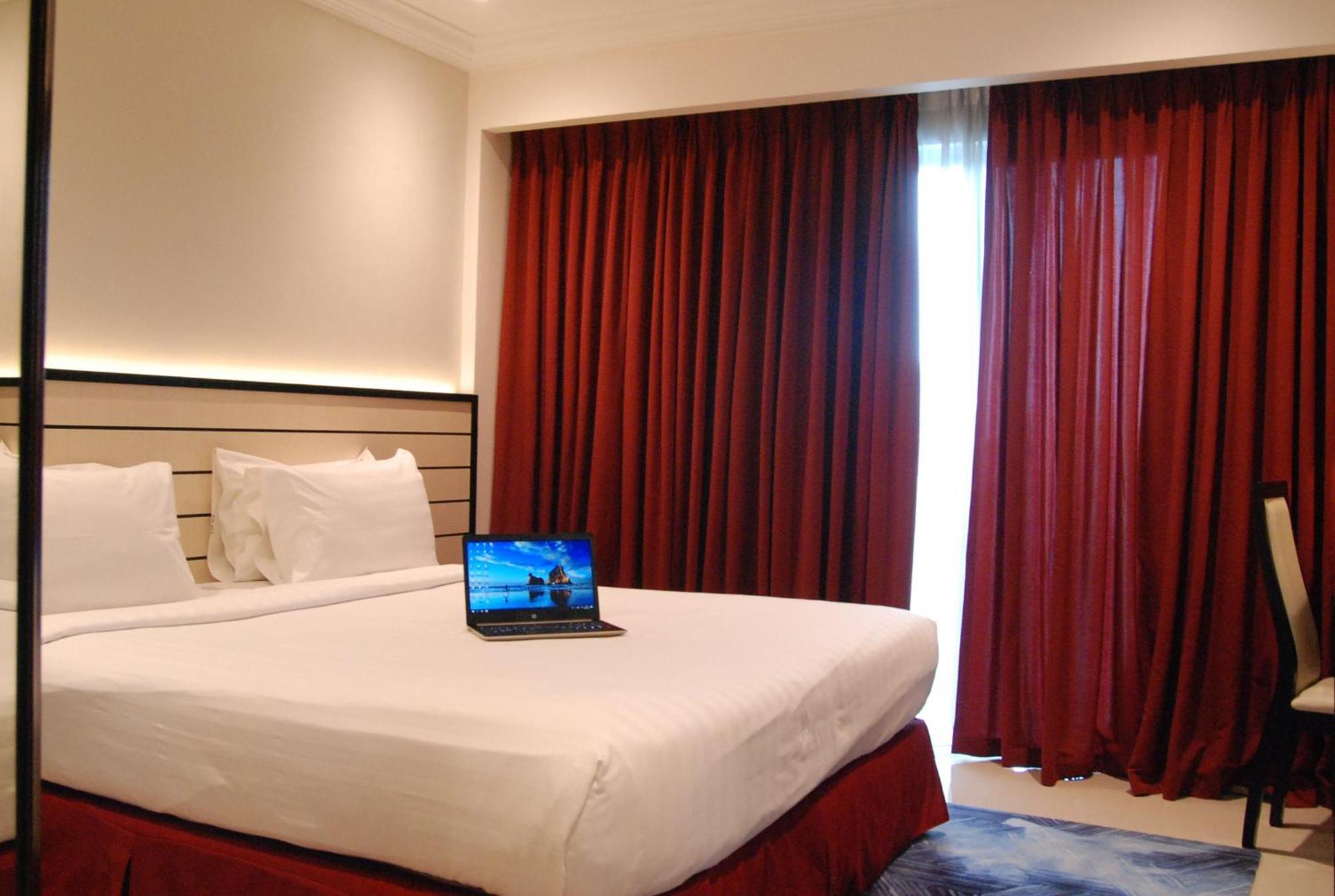 Executive Suite,1632247881:JPEG