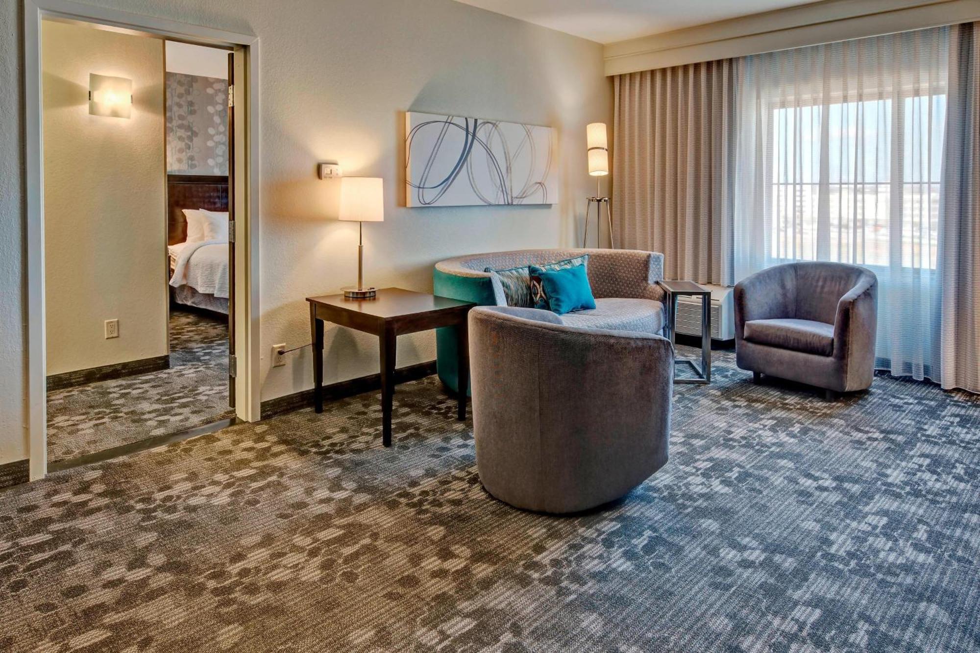 1 Bedroom 2 room Suite, 1 King, Sofa bed