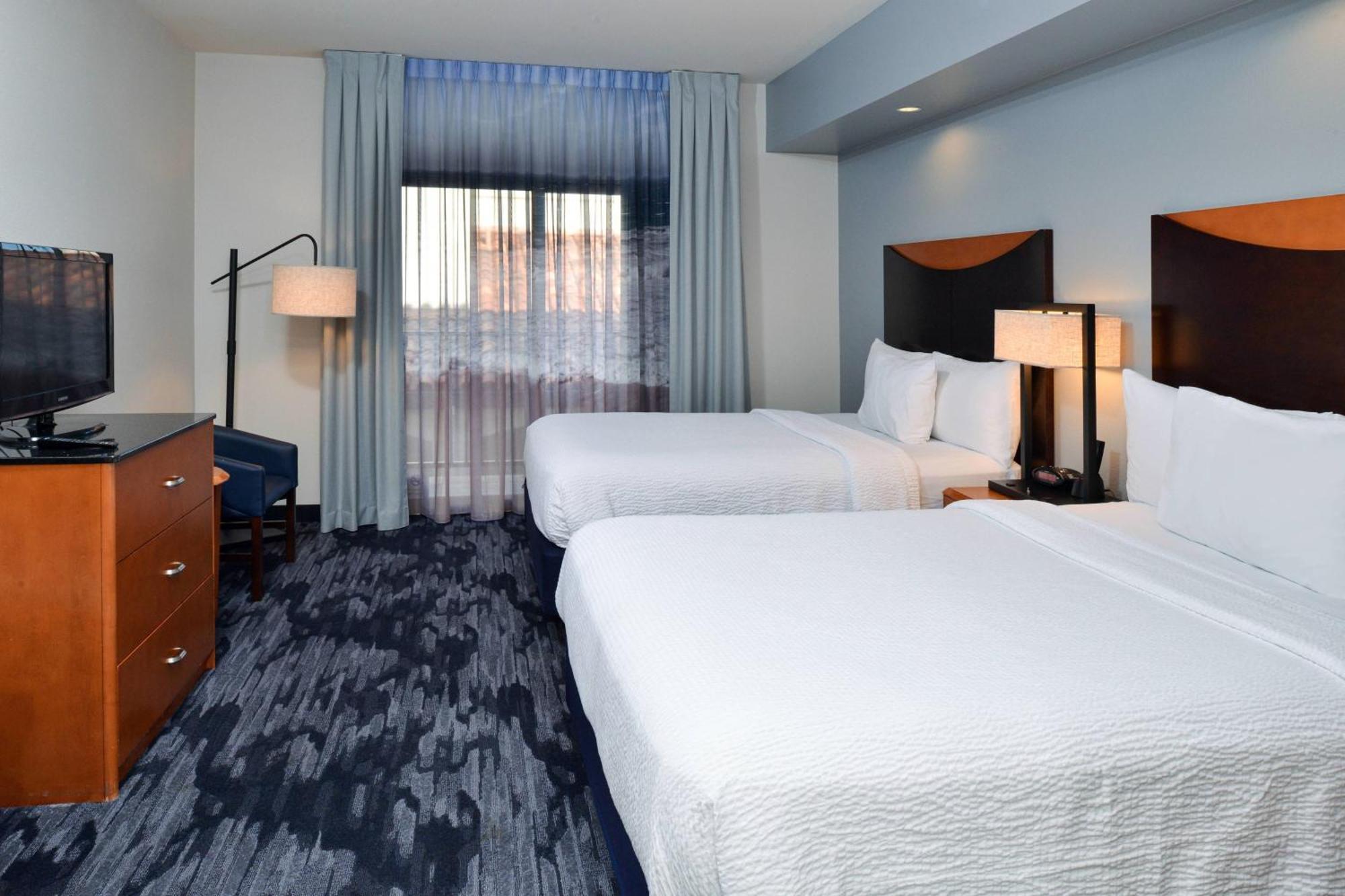 One-Bedroom Queen Suite with Two Queen Beds, Balcony and Sofa Bed - Hearing Accessible