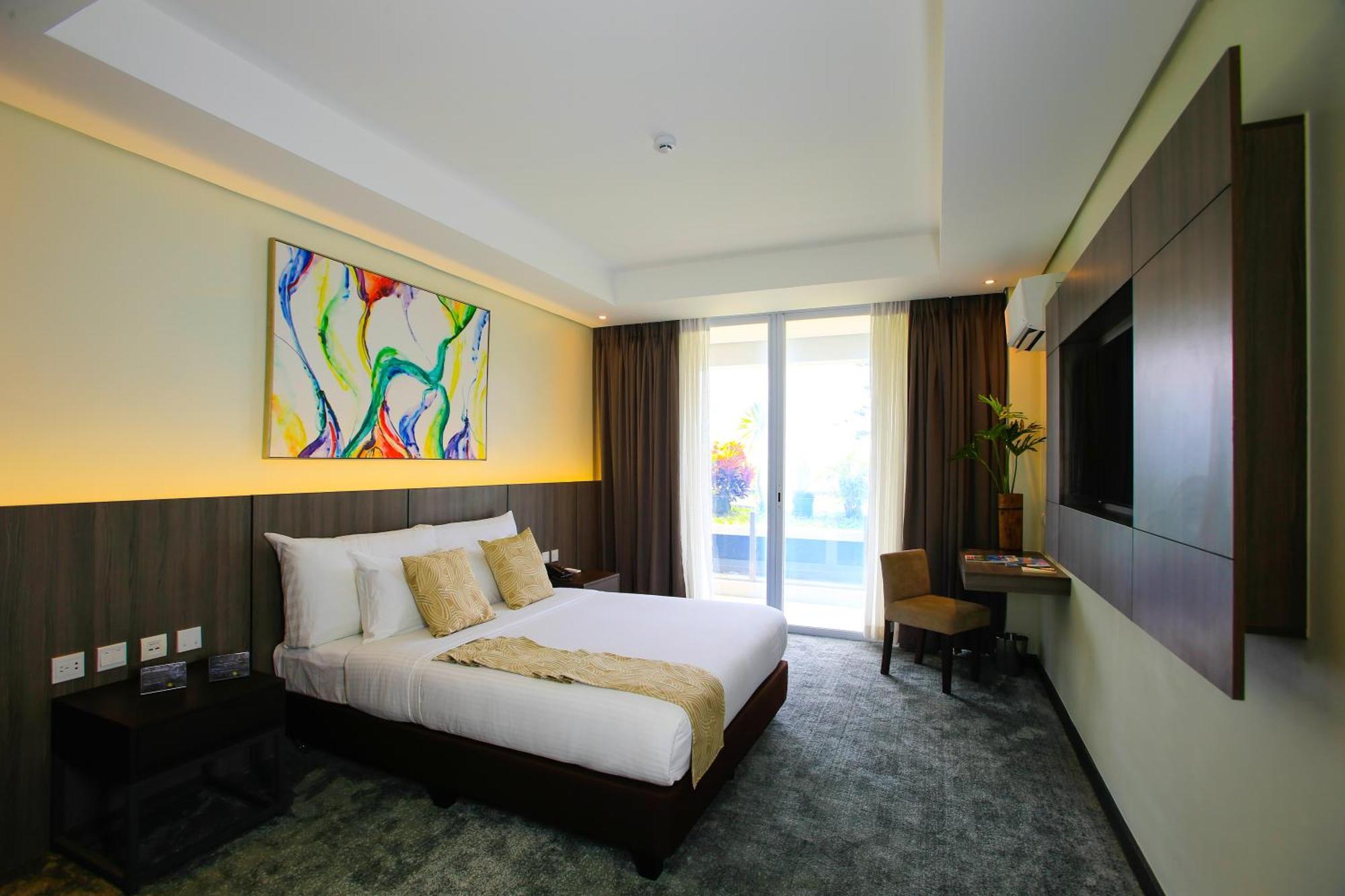 Deluxe Queen Room