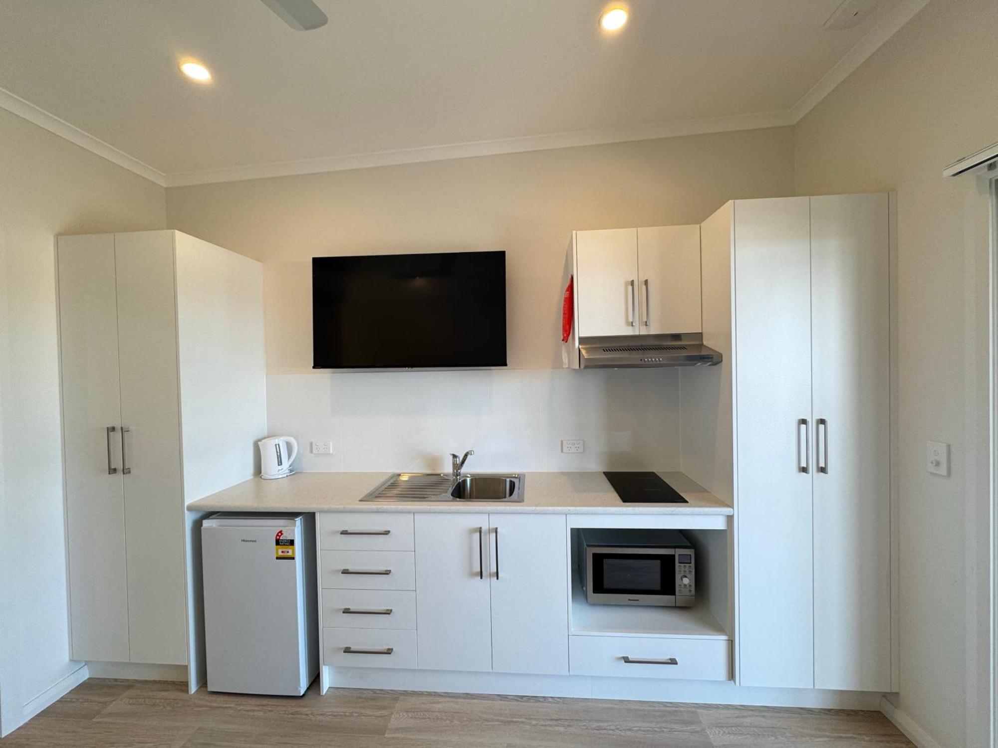 Superior Studio Beachview Cabin - Sleeps 2