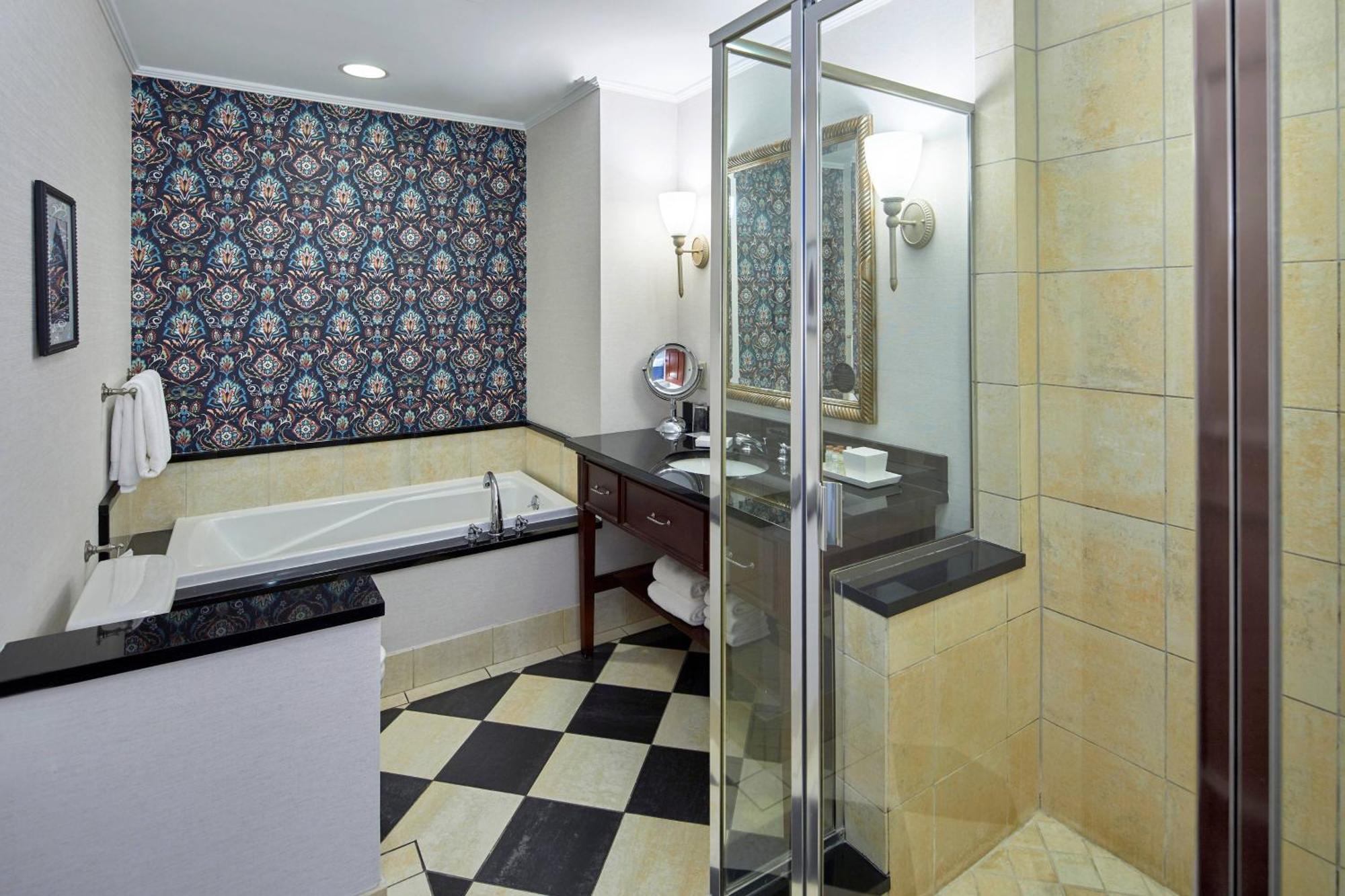 Club Level Queen Room with Two Queen Beds