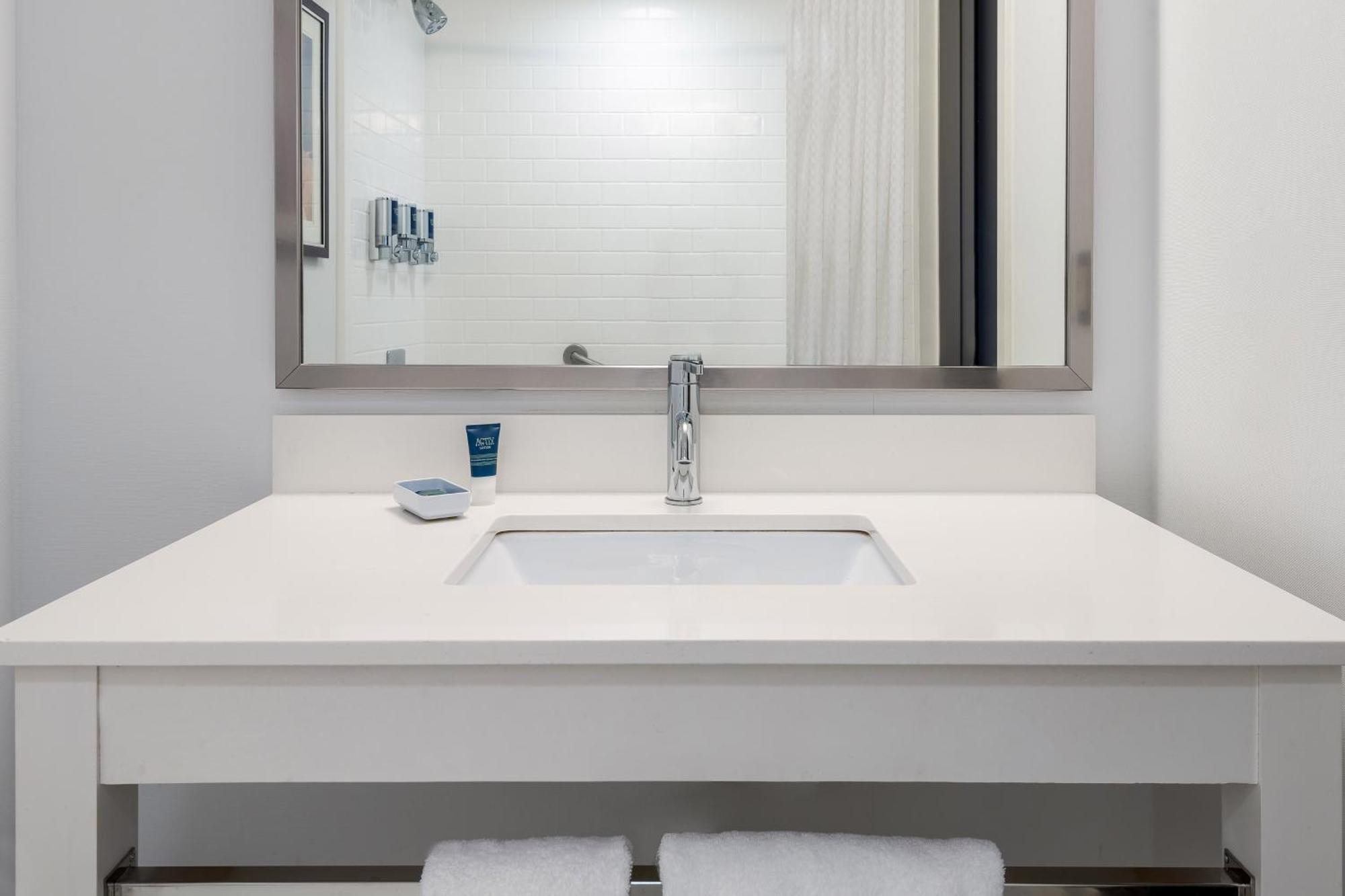 King Room with Tub - Mobility/Hearing Accessible