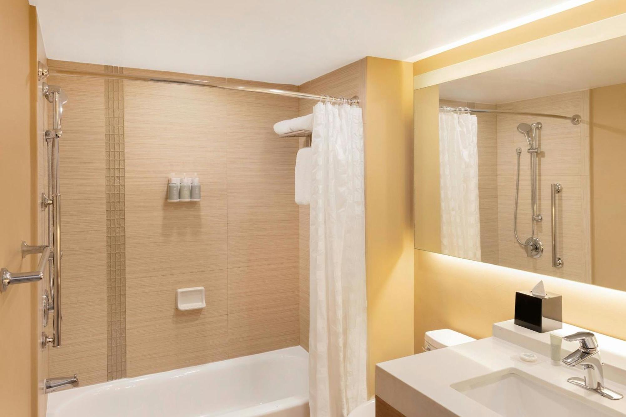 Standard Queen Room with Two Queen Beds with Sofa Bed and Marina View