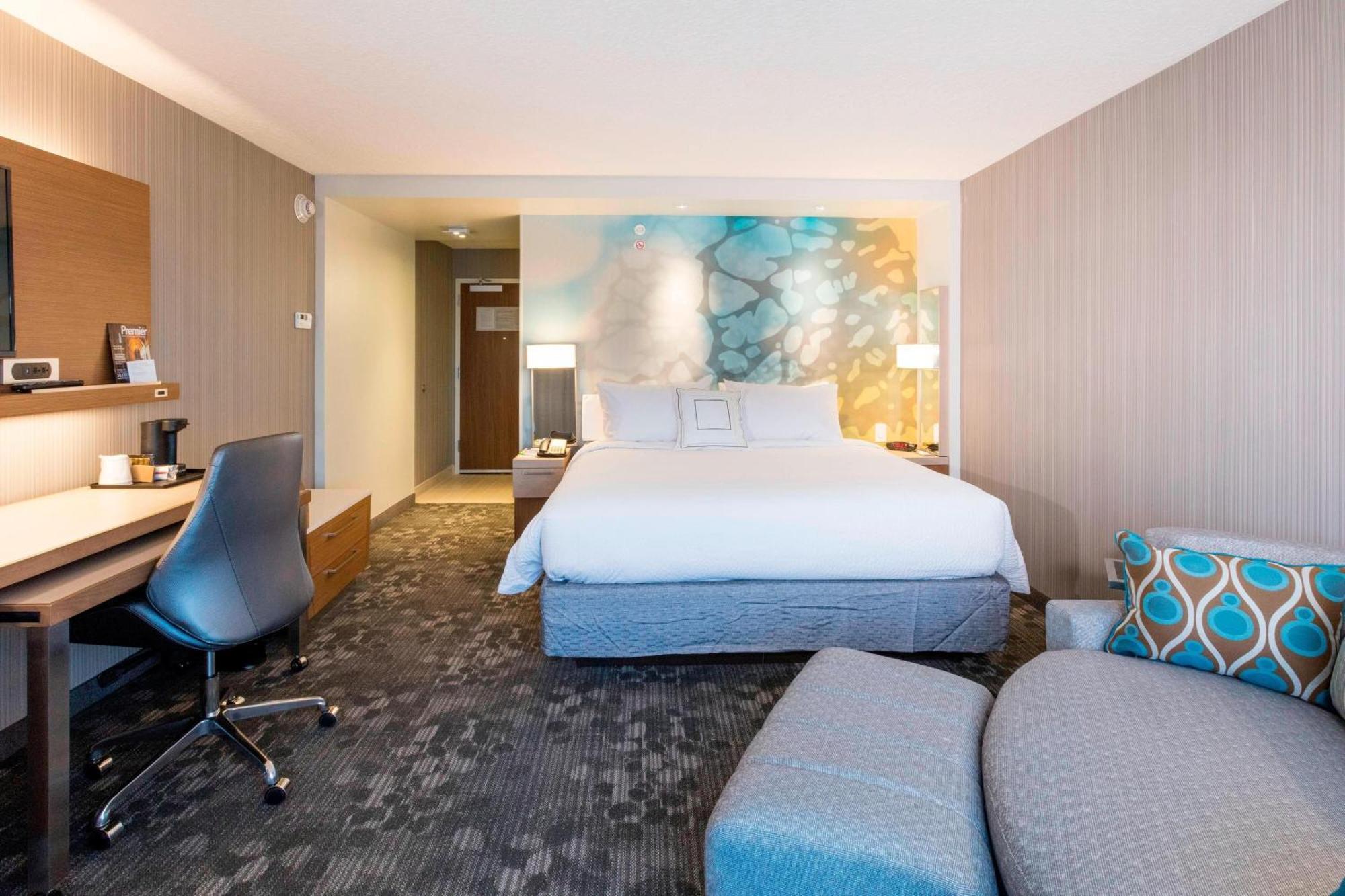 King Room with Bathtub - Mobility Access/Hearing Accessible