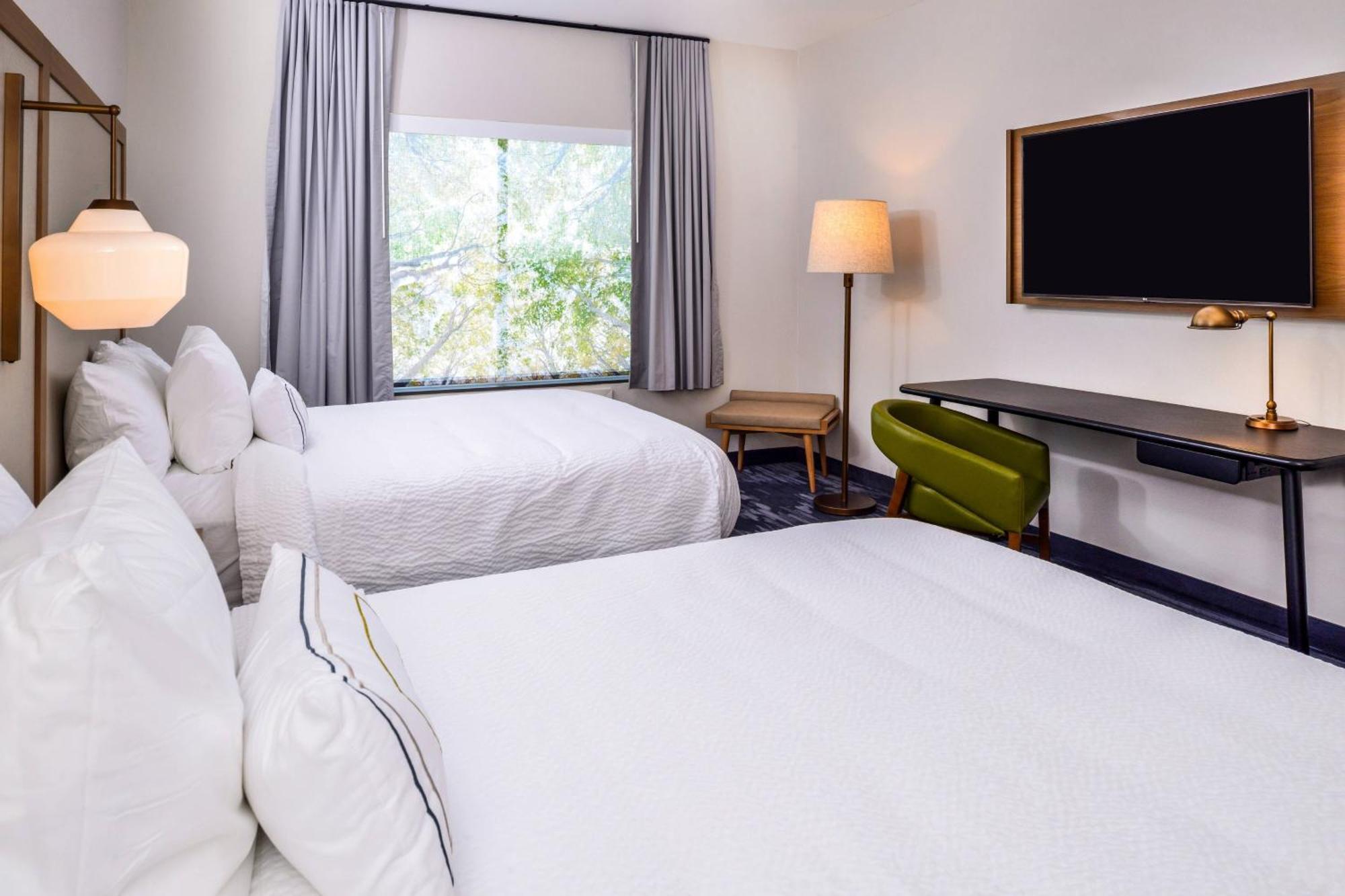 Queen Room with Two Queen Beds and Bathtub - Mobility Access/Hearing Accessible