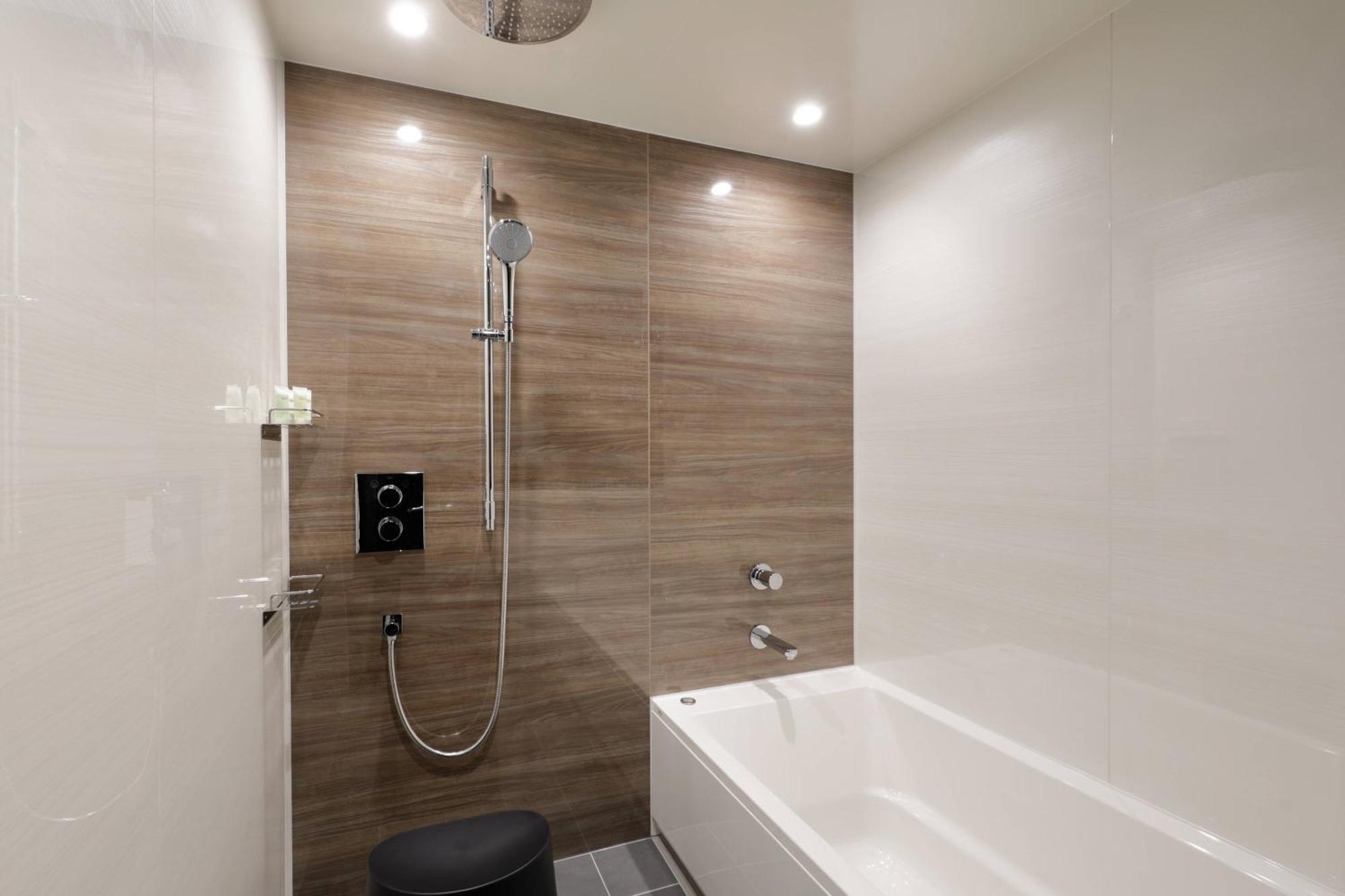 Courtyard Suite, Suite, 2 Twin, Corner room