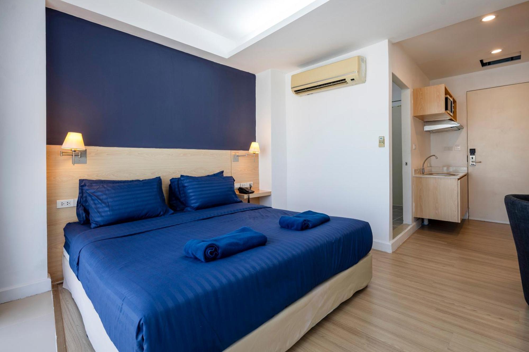 Studio Apartment with One Double Bed
