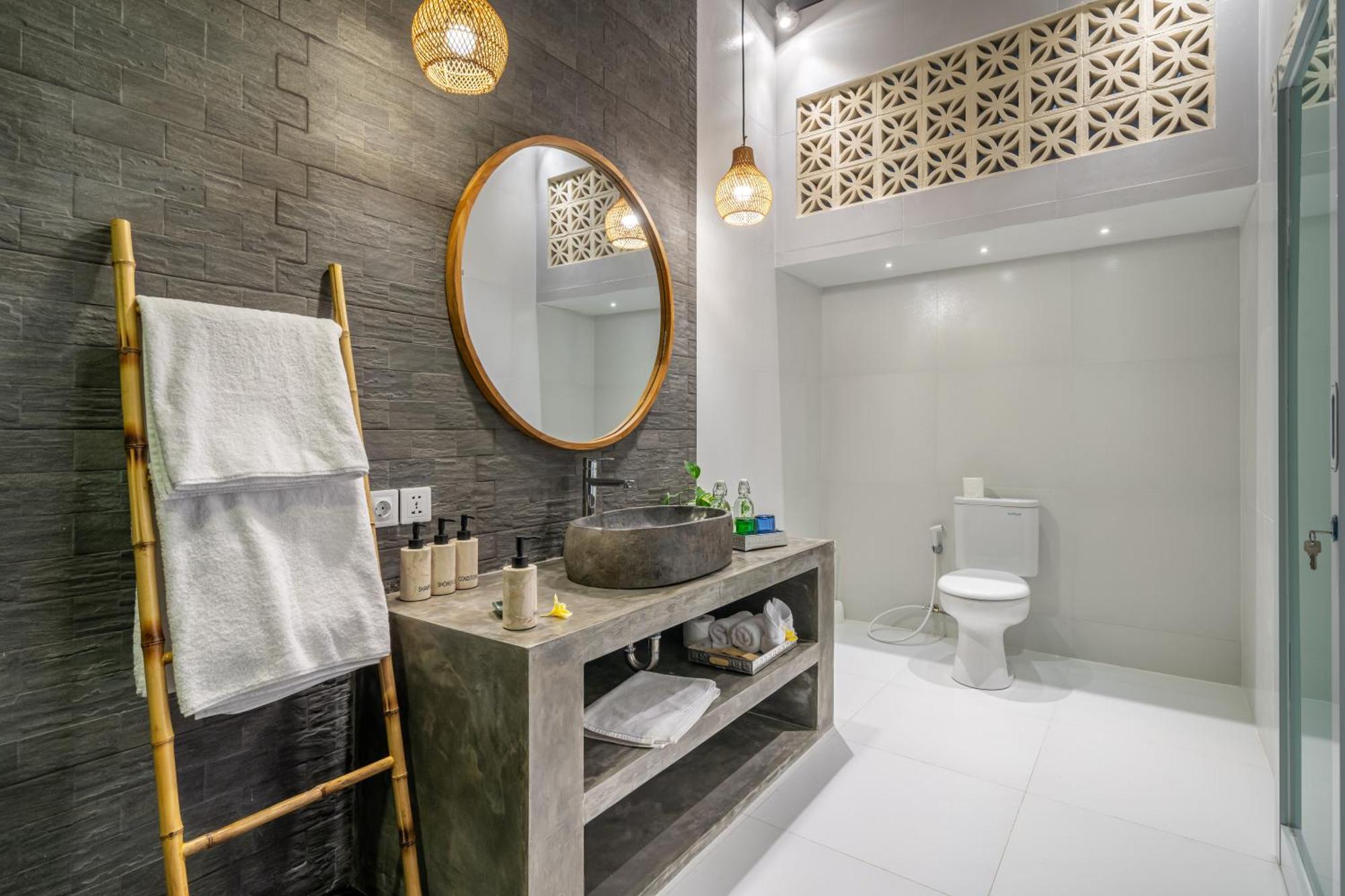 Hepburn Flamingo Suite