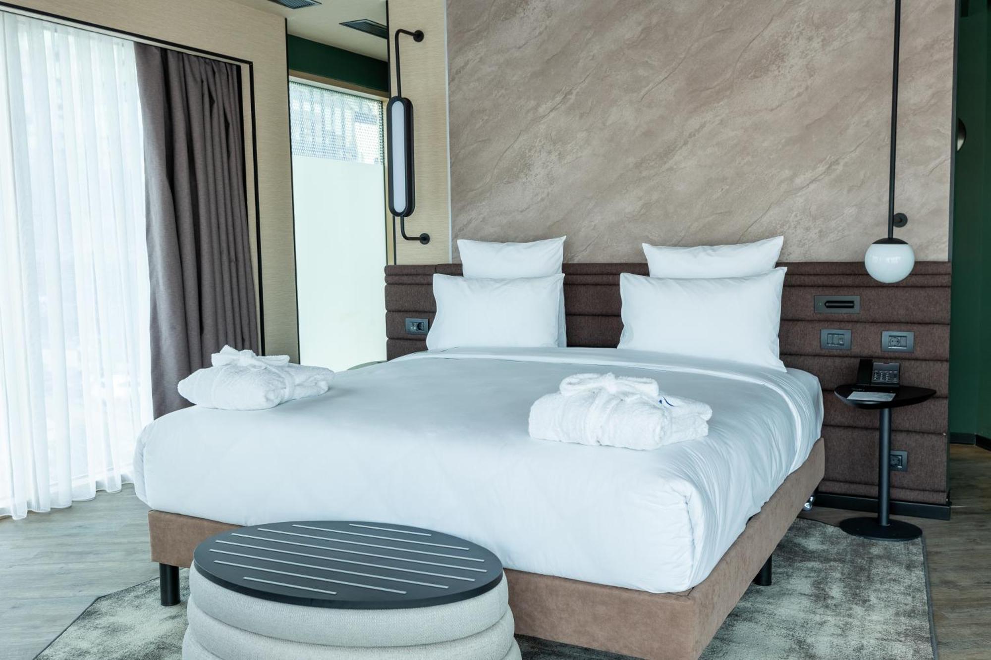 Executive Suite with One Double Bed,1632913185:JPEG
