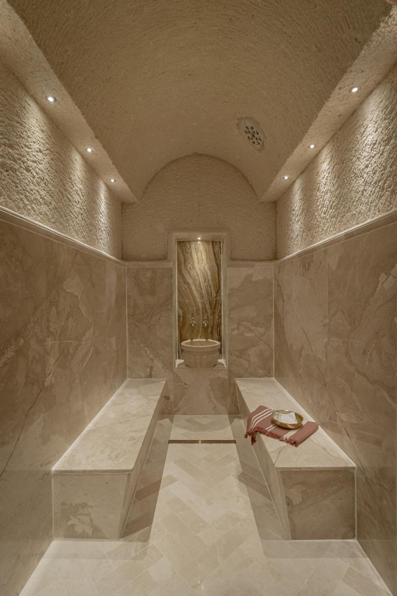 King Suite Spa Bath