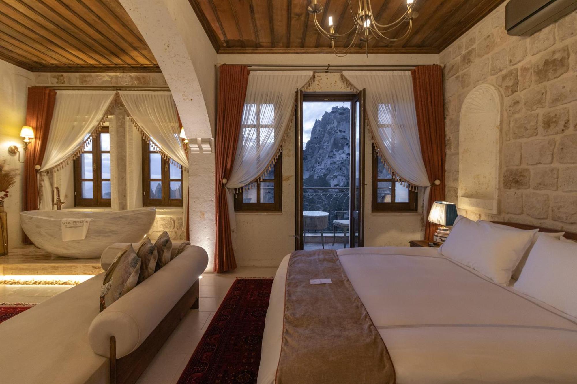 Deluxe King Suite