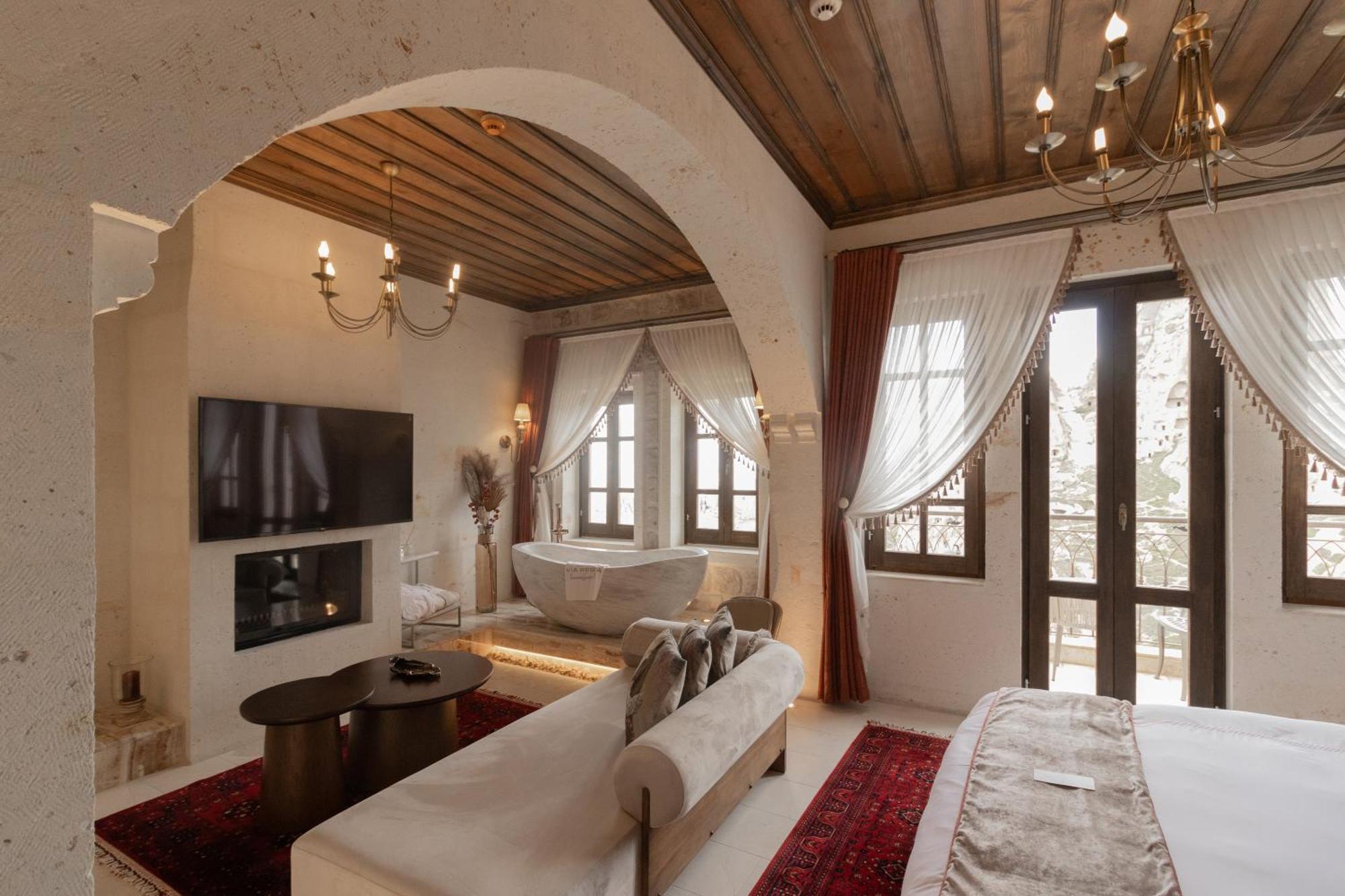 Deluxe King Suite