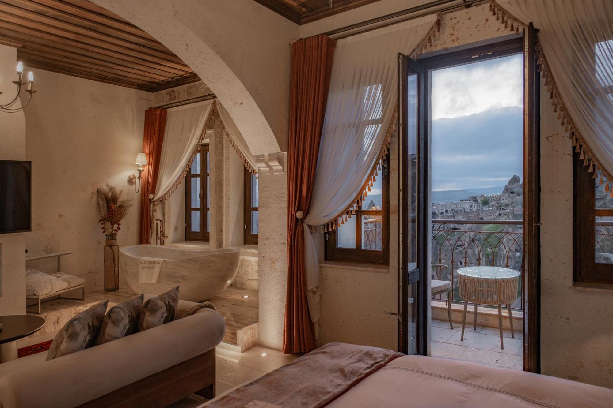 Deluxe King Suite
