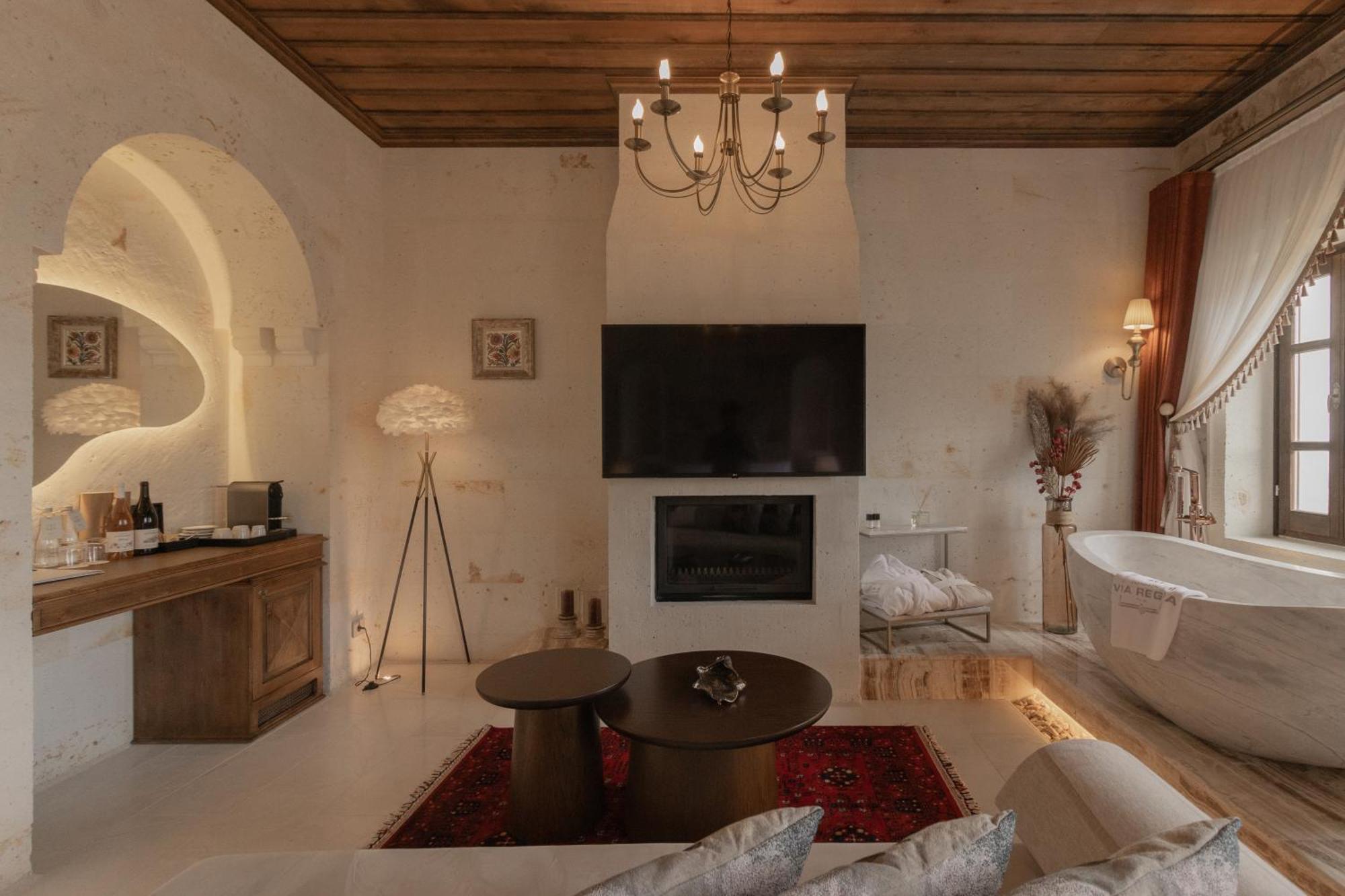 Deluxe King Suite