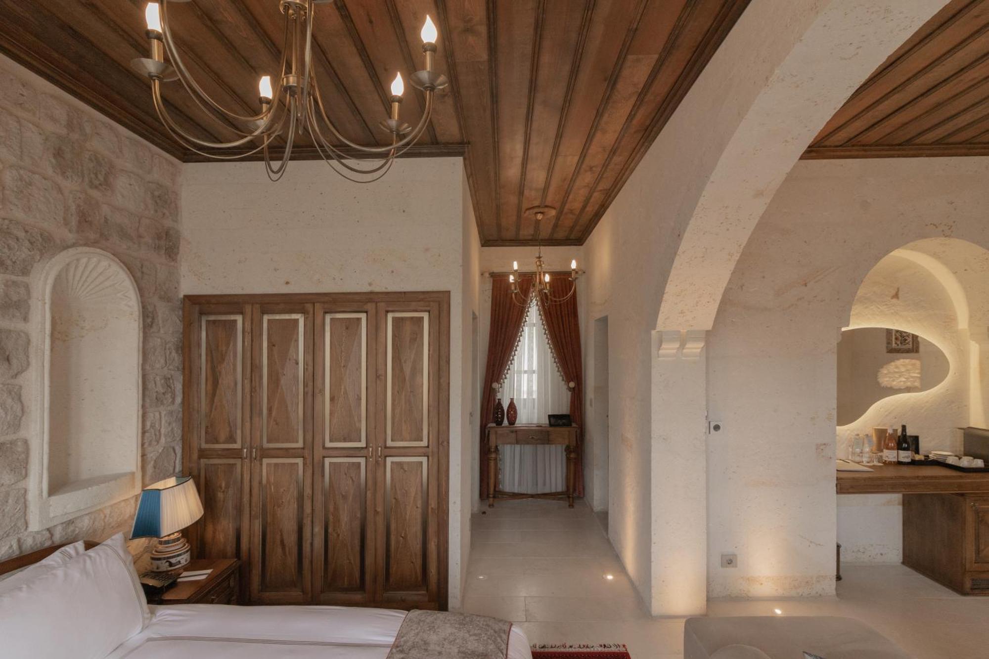 Deluxe King Suite