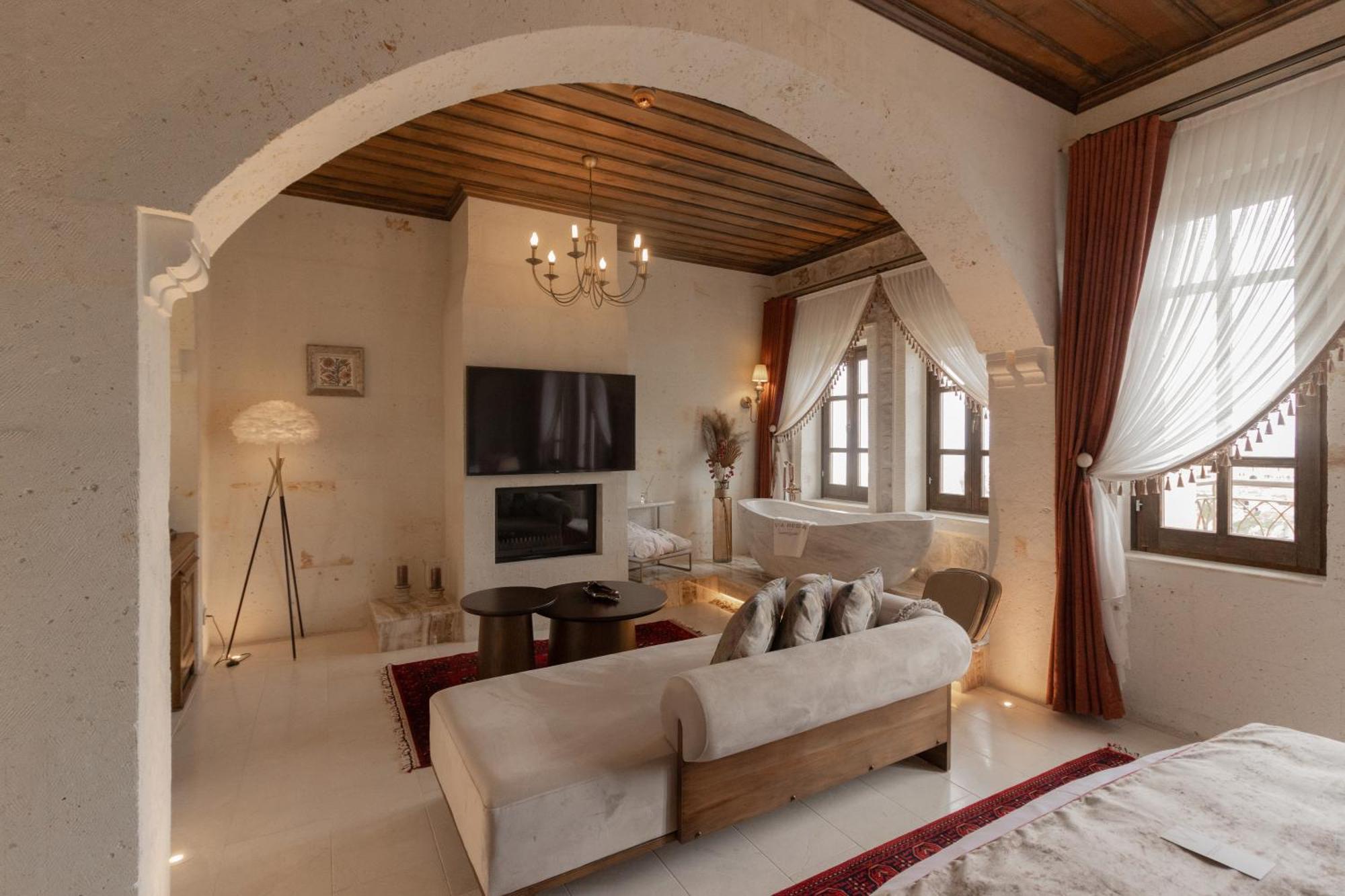 Deluxe King Suite