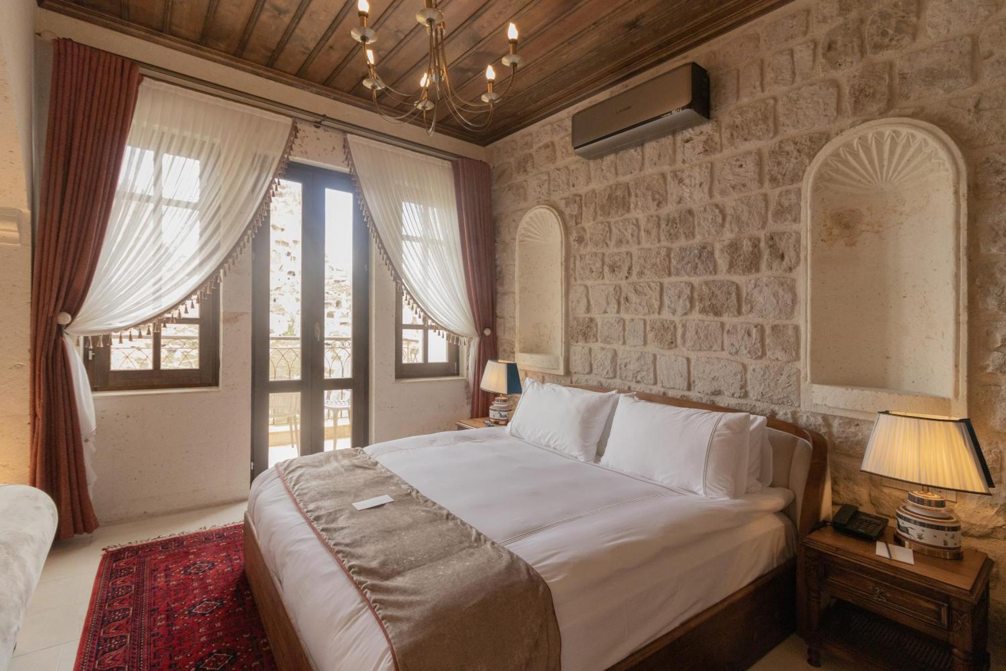 Deluxe King Suite
